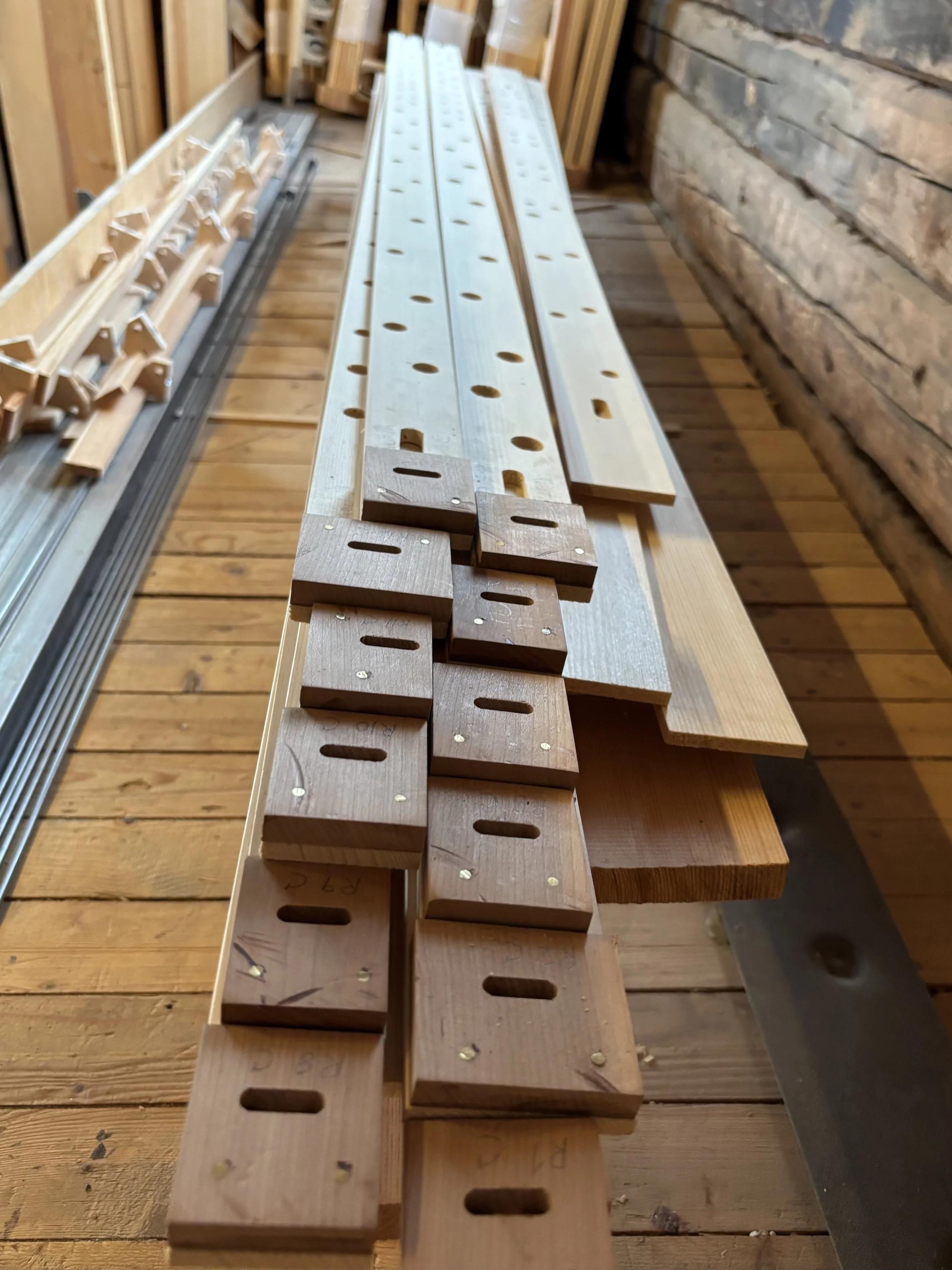 Sløyfene i et orgel er lange trelister som åpner for luft til de rette stemmene (foto: vos)