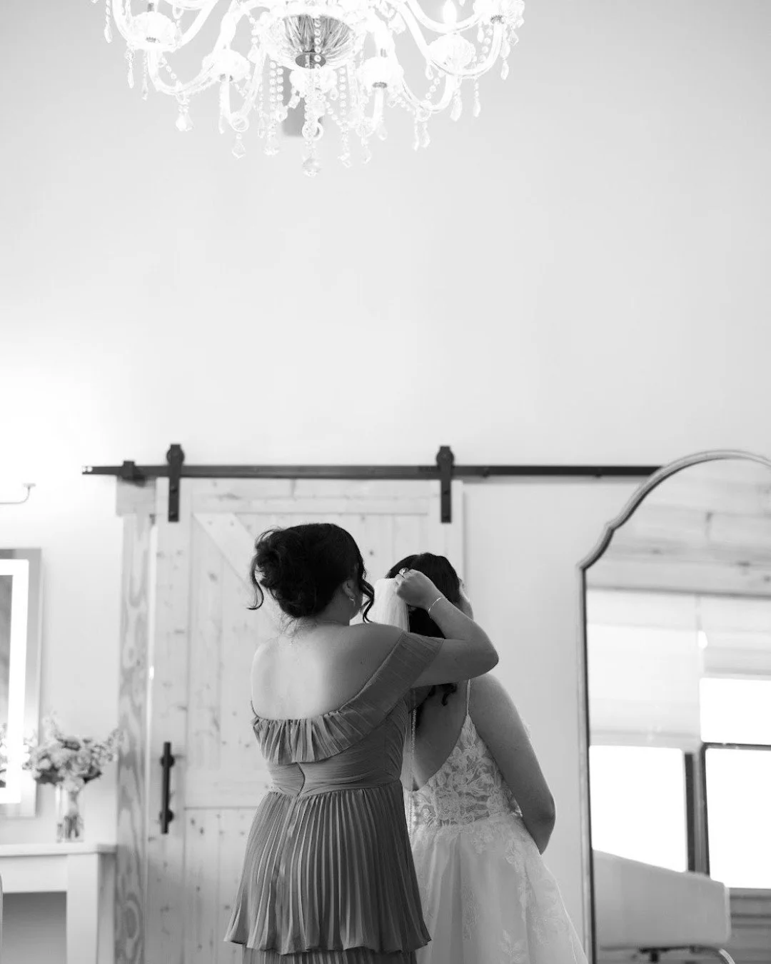 T H E  B R I D A L  L O F T
The perfect space for those special moments ✨

@photosbyjennanicole
