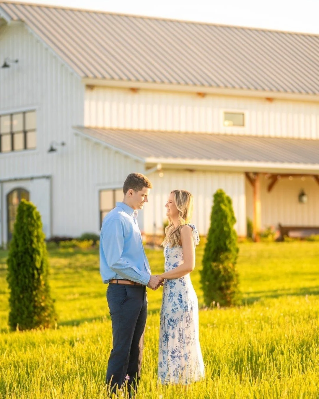 Maddie and Tyler's engagement photos have us dreaming of summertime at Whispering Ridge Farms 🌞

@waterhousestudios