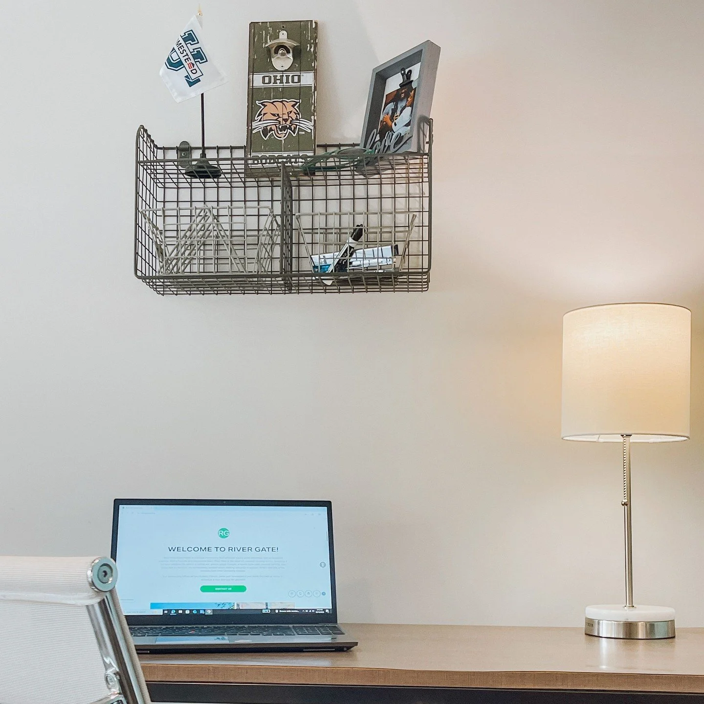 A spacious desk in your private room, homework is never going to be a struggle. Apply today! 💻️