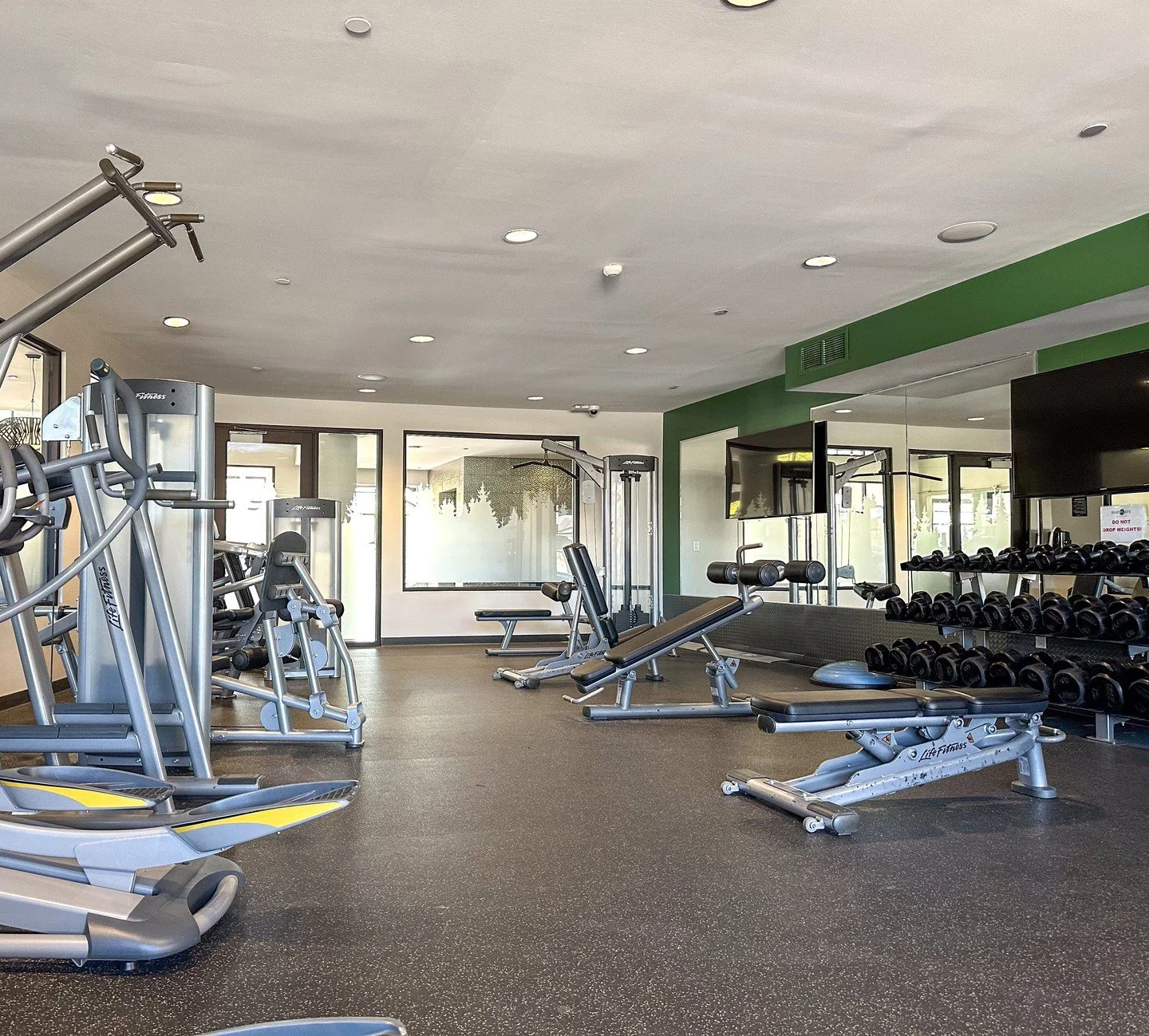 Level up without leaving home. 🏋️⁠
⁠
River Gate&rsquo;s in-house fitness center has everything you need: free weights, cardio &amp; strength machines, TVs, and space to crush your goals&mdash;all just steps from your door!