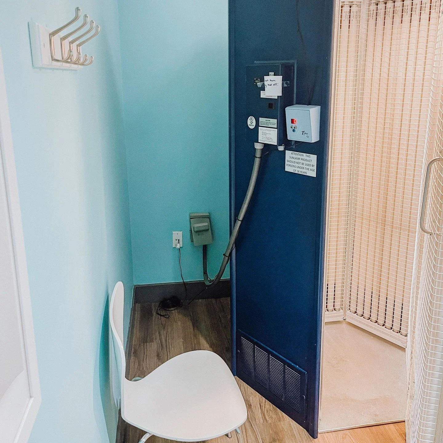 Pressed for time? 10 minutes here delivers the same glow as 2 hours in the mid-day sun-one of our favorite on-site perks! 🙌