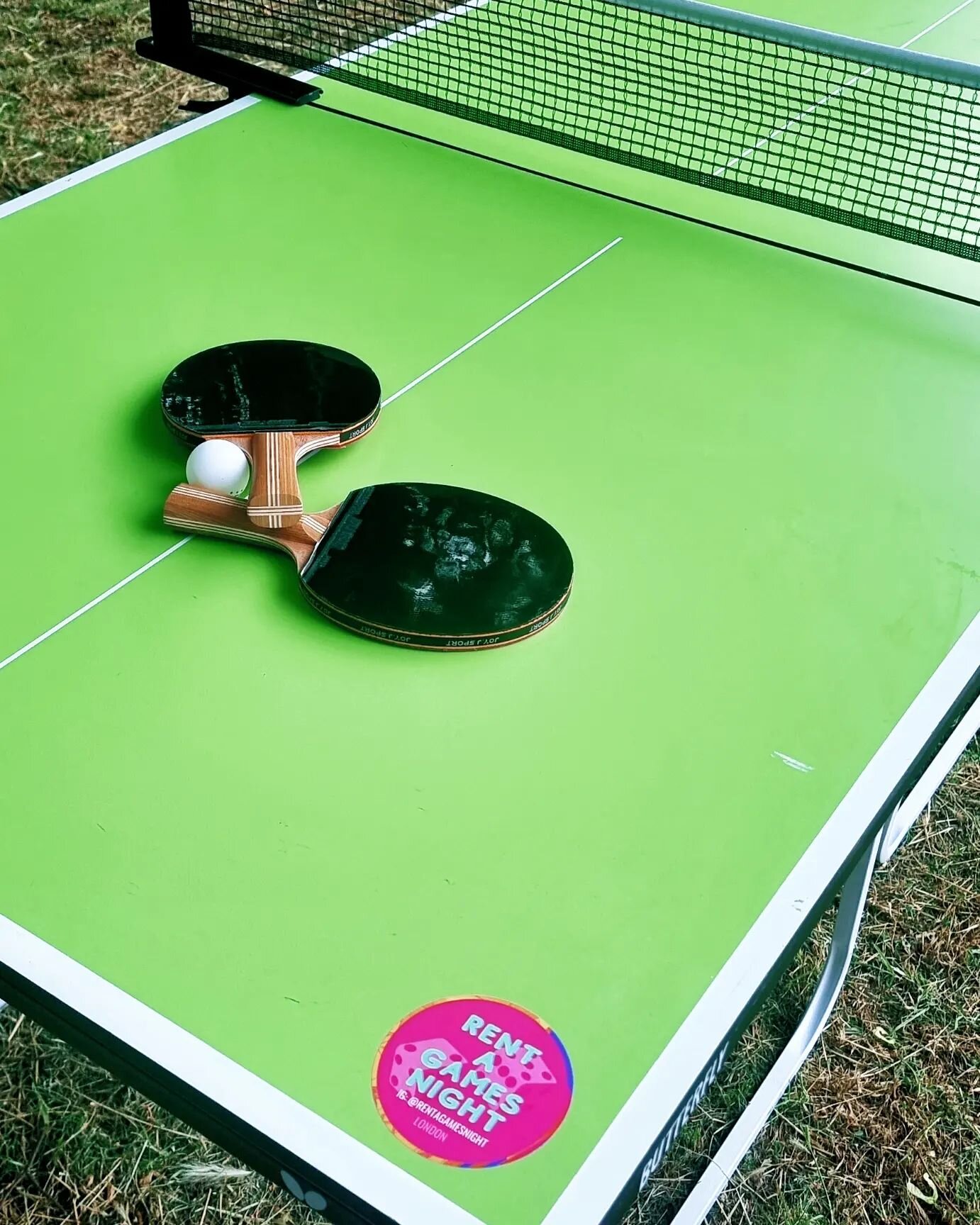 Table tennisssss 🏓🏓 those aren't scratches on the bats BTW its reflection from the trees 😅😅😅😅 #tabletennisplayer #pingpong #tabletennis #pingpongtable #Londonrentals #eventerentals #eventcompany #eventplanner #eventrental