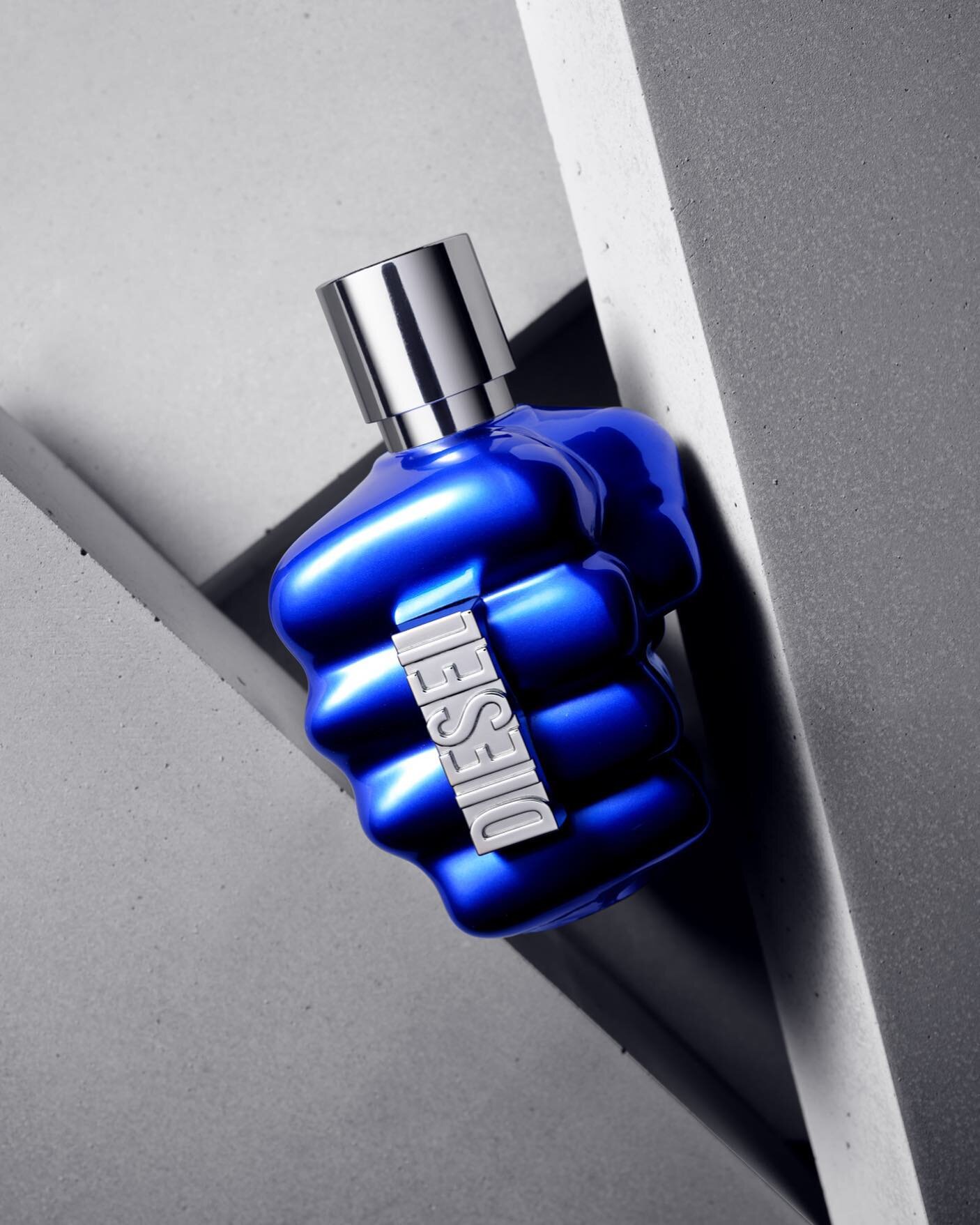 from the folio archives featuring cologne by Diesel, Only The Brave
#creativeproductphotography #fragrancephotography #londonproductphotographer #studioproductphotography #onlythebrave