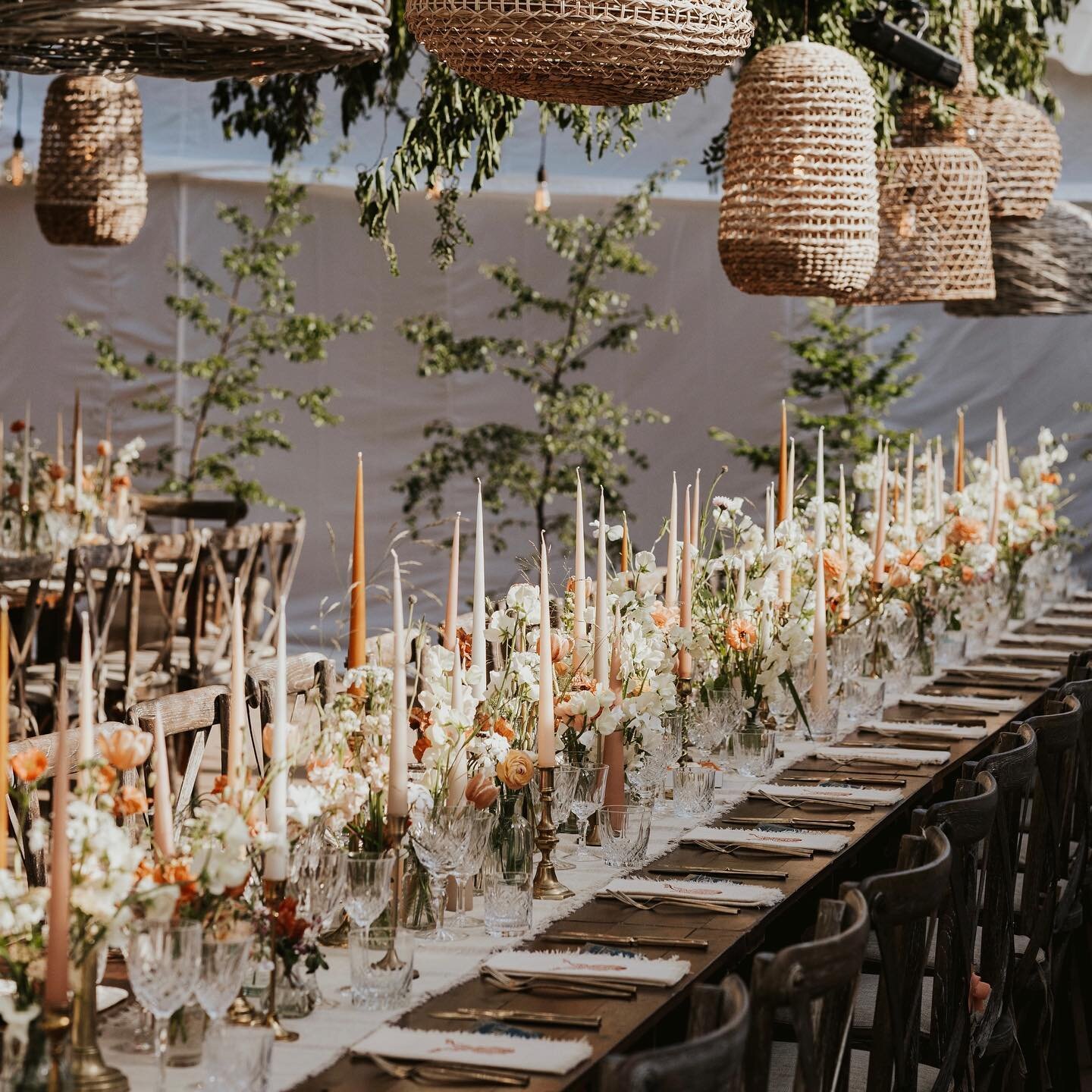 It&rsquo;s all in the details. A sea of tonal bud vases and candles. 

📸 @colinianross 

#eventplanner #eventdesign #eventstylist #blooms #weddingtablesetting #weddingtable #tablescape #fusionwedding #tablesetting #tableware #londonflorist #weddingf