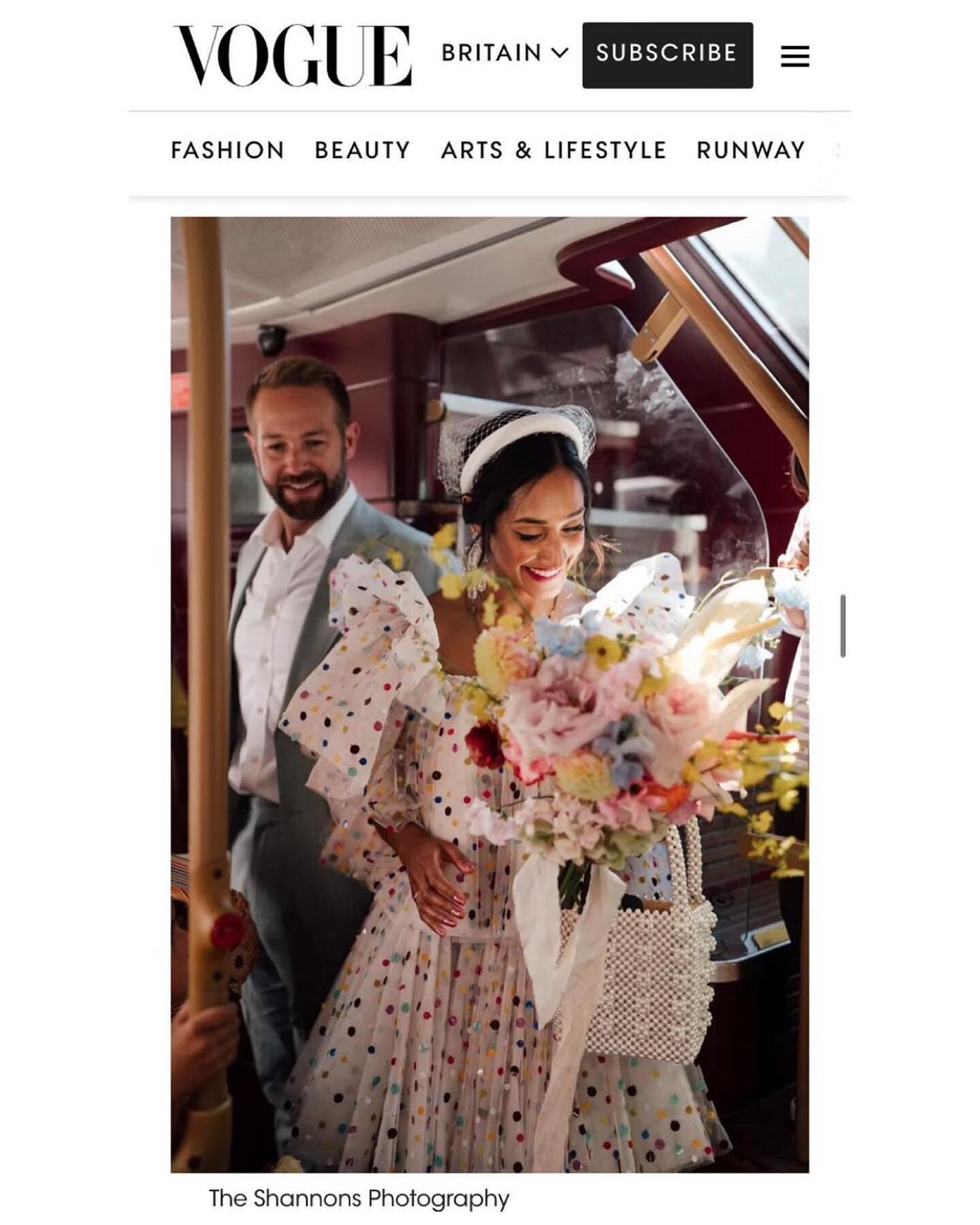 Waking up on your wedding morning to another feature in @britishvogue ekkkkkkk 😌

What a joy it always is to work with the magical @heartzeena 

📷 @theshannons.photography 

#vogue #britishvogue #floraldesign #blooms #floralstylist #flowerpower #ev