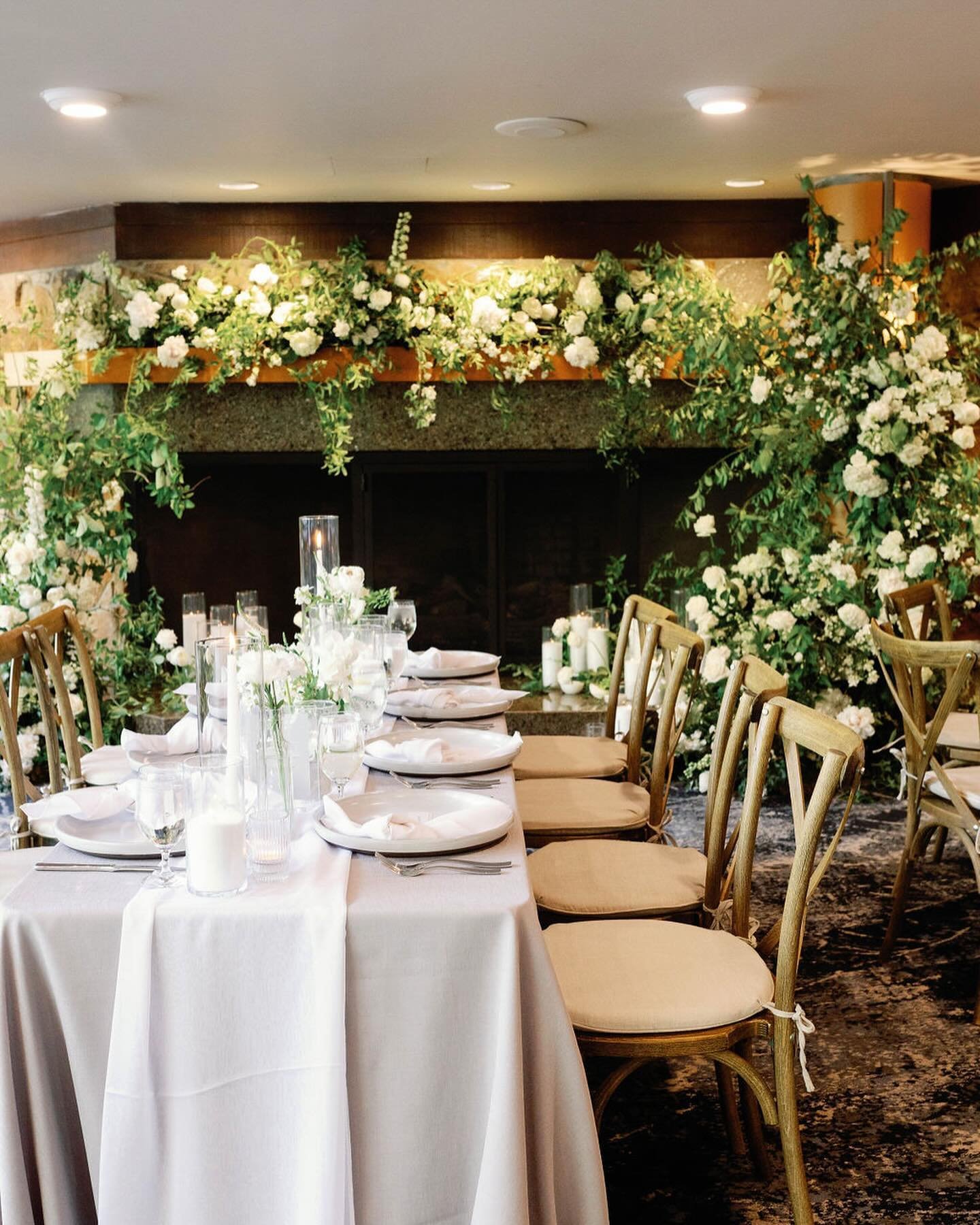 We love a statement and think it&rsquo;s so important to have an eye catching floral installation in your reception space 🤍🌿

@kate.elizabeth.events 
@snowbird 
@gabriellasantosphotography 

#utahflorist #utahfloraldesign #utahweddingflowers #utahf