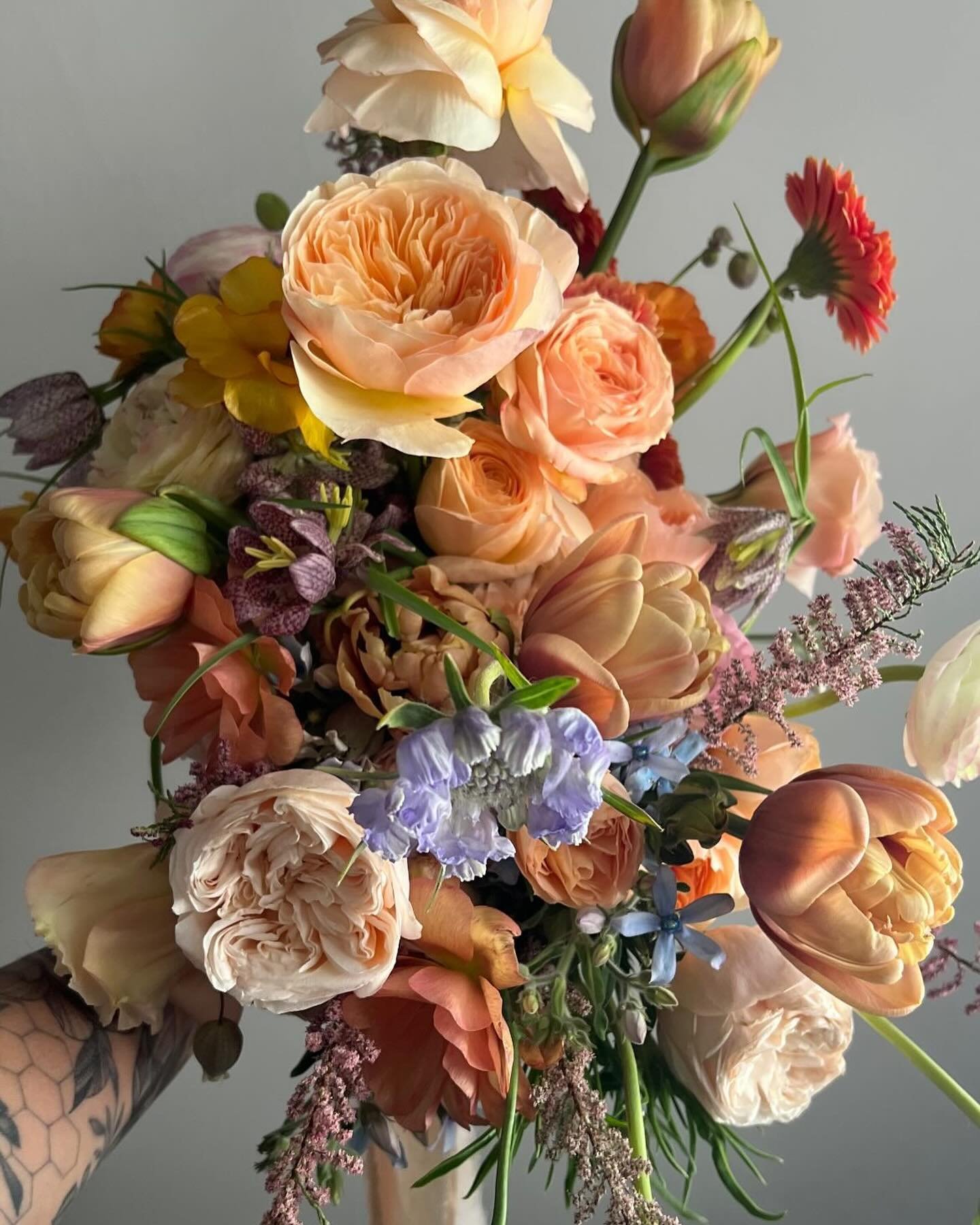 Channeling sunset vibes and evoking the romance

#utahflorist #utahfloraldesign #utahweddings #utahweddingflorist #utahweddingflowers #utahfloraldesign #utahfloraldesigner #floristry #fleurs #bouquet #bridalbouquet #bride #utahbride #utahbridebouquet