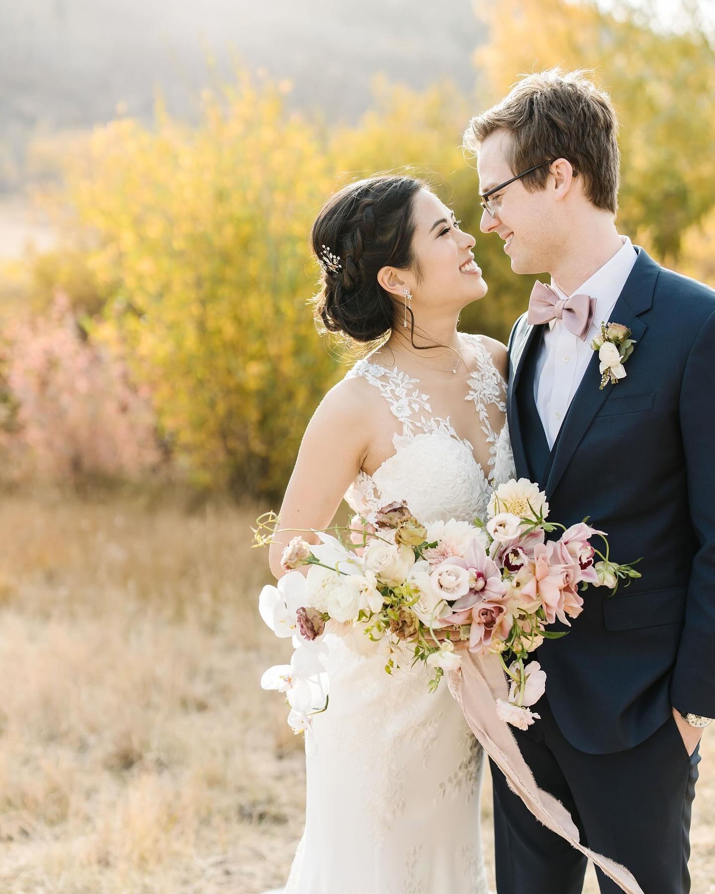 I love my couples so freaking much and it&rsquo;s always a huge honor to get design for them 🤍

@jessicas.photography 
@drinkhighwest 
@kate.elizabeth.events 

#utahflorist #utahweddingflorist #utahfloraldesign #utahfloraldesigner #utahwedding #utah