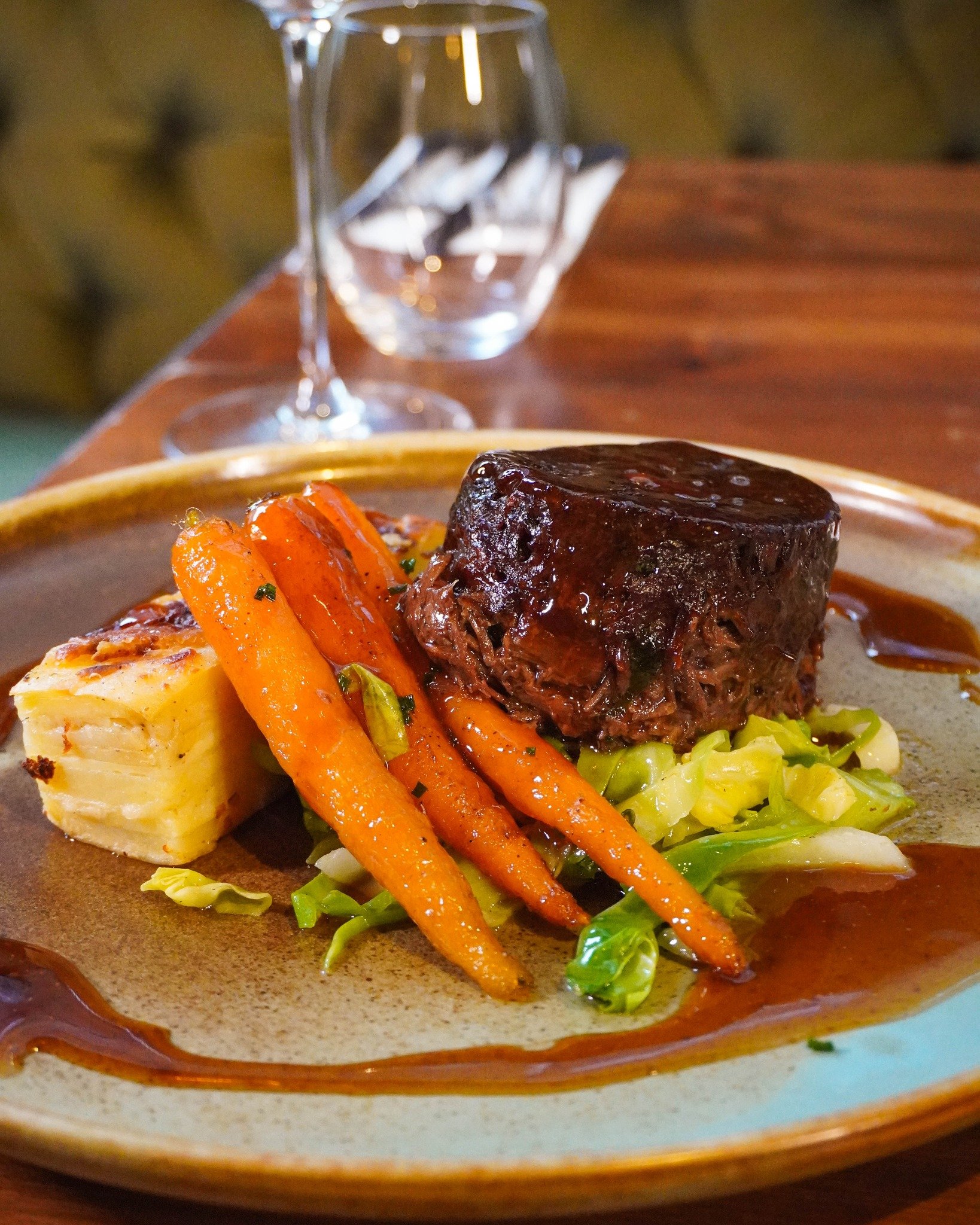 Braised Rolled Beef with Potato gratin, honey-glazed carrots, spring
cabbage and jus 😍  Just one of the delectable dishes on our Spring Menu 🌸

Book your table using the link in bio.

#newcastle #newcastlefood #newcastlefoodies #newcastlerestaurant