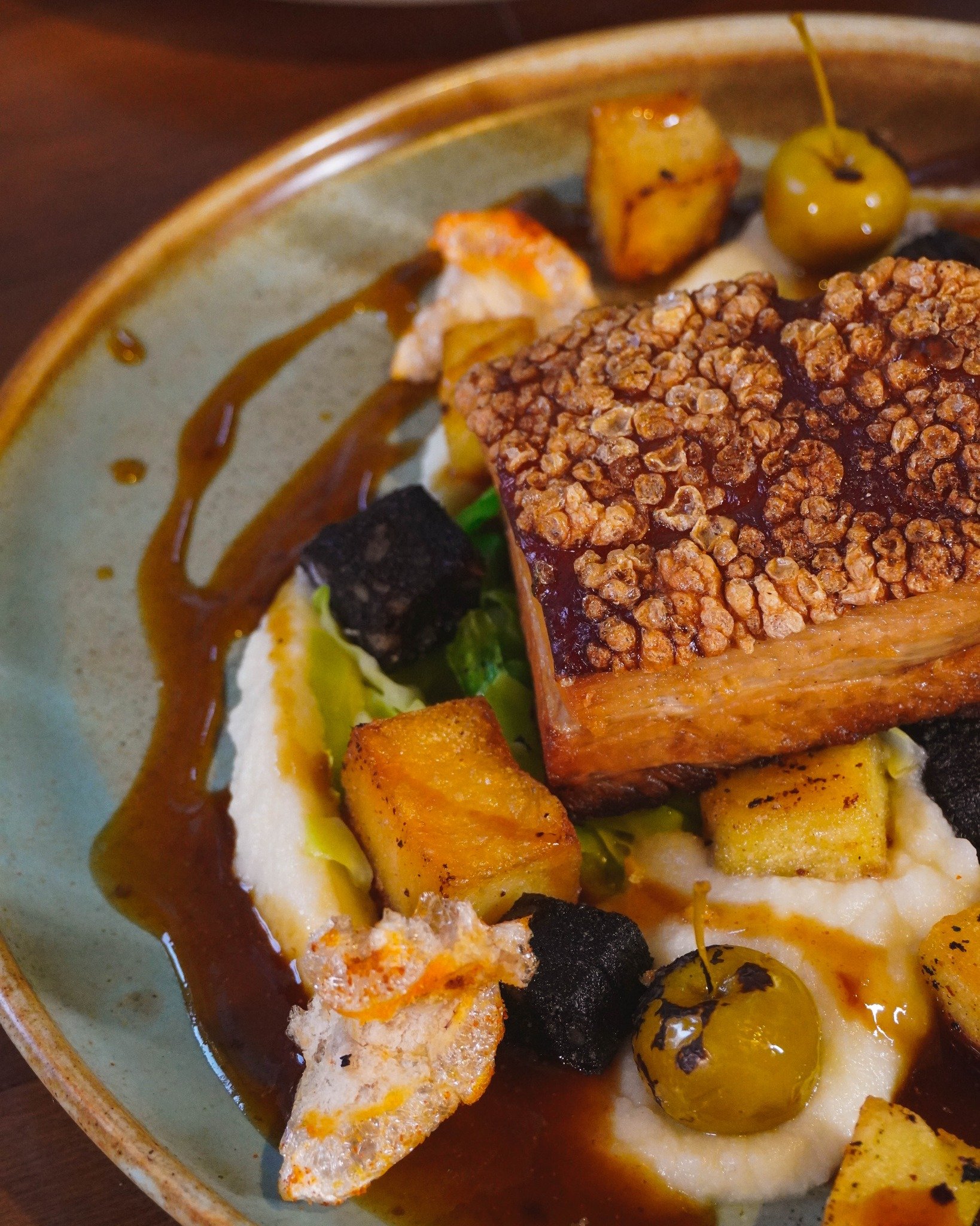 What comfort food would you choose? 🤔

Delicious  crispy Pork Belly 🍏
Served on a bed of Cider gel, cauliflower puree, sour apple, and black pudding hash.

OR

Herb Crusted Lamb Rack 🌸
Braised lamb shoulder, pomme puree, peas, broad beans &amp; as