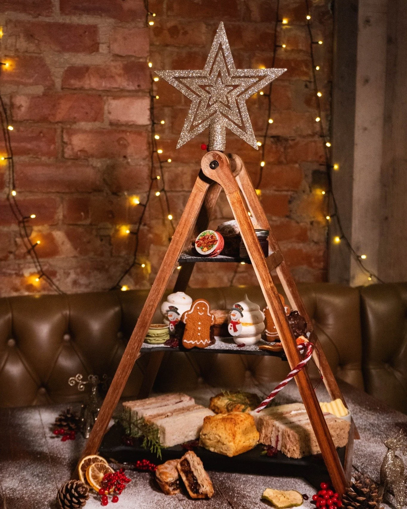 Festive Afternoon Tea has arrived 🎄

Think turkey &amp; cranberry sandwiches, pork &amp; cranberry sausage rolls, fruity scones&hellip; plus all the sweet festive favourites., mince pies, yule log, millionaire slice and more.

Finished with prosecco