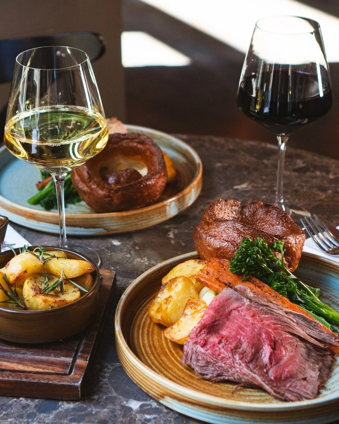 Sundays were made for two things: Christmas shopping and a proper roast when you&rsquo;re done.🎄🛍️

Refuel with perfectly cooked meats, rich gravy and all the trimmings... no stress, no dishes, just the good stuff.

Serving Sunday lunch until 6pm, 