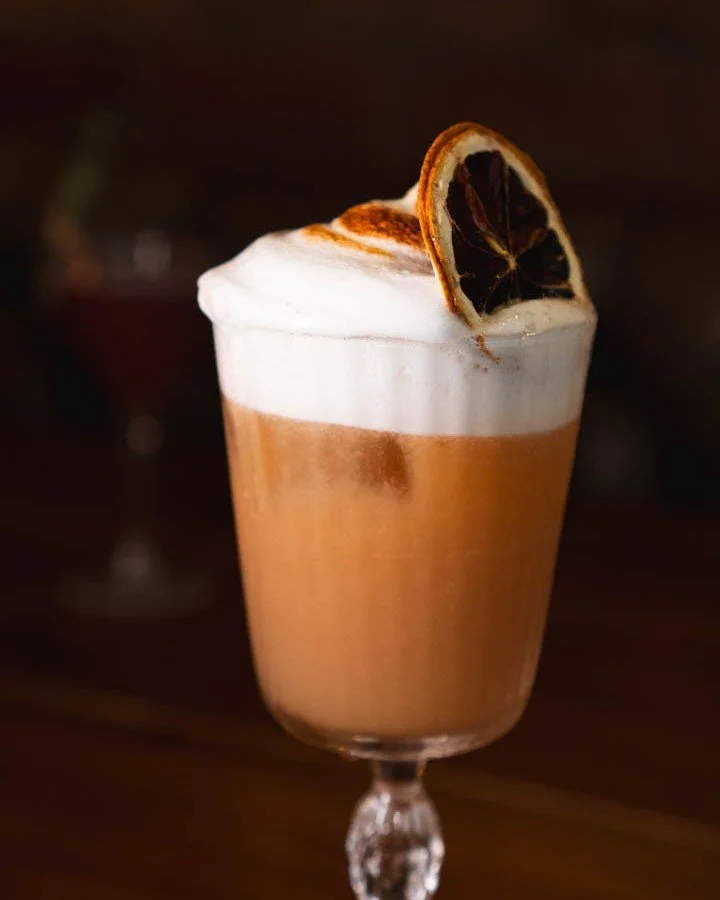 Friday nights start here 🥳

Tonight&rsquo;s cocktail pick: Lemon Drizzle Cake 🍋

A bright, zesty mix of Bombay Citron, earl grey Syrup, limecello, lemon,
white chocolate &amp; coconut foam, light, smooth and made for a Friday night pour.

Settle in