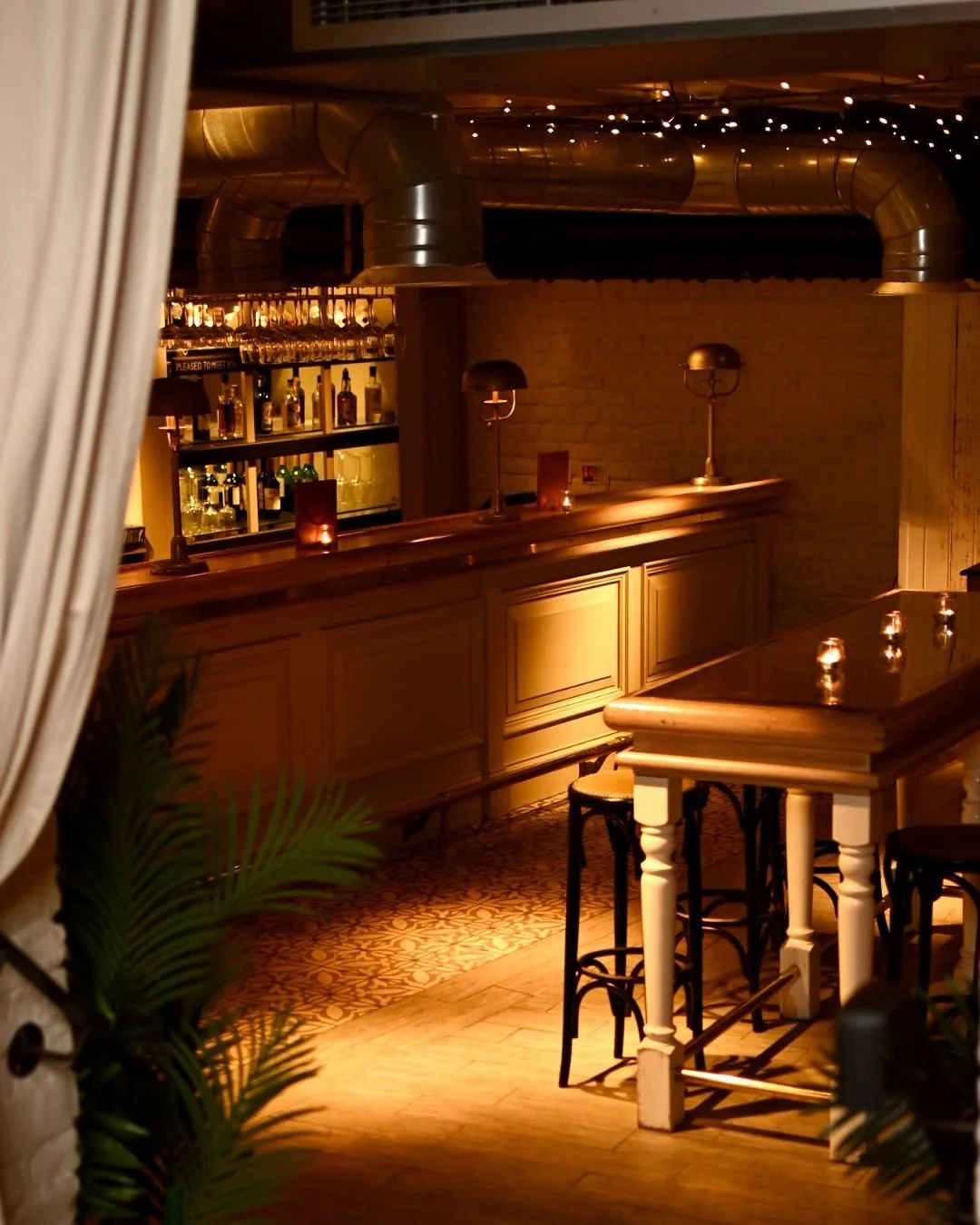The hidden room underneath Pleased To Meet You 🥂

Our Viceroy private room is available for hire 7 days a week, perfect for birthdays, engagement parties, corporate events and those occasions that need a bit more space.

Food, drinks, DJs and space 