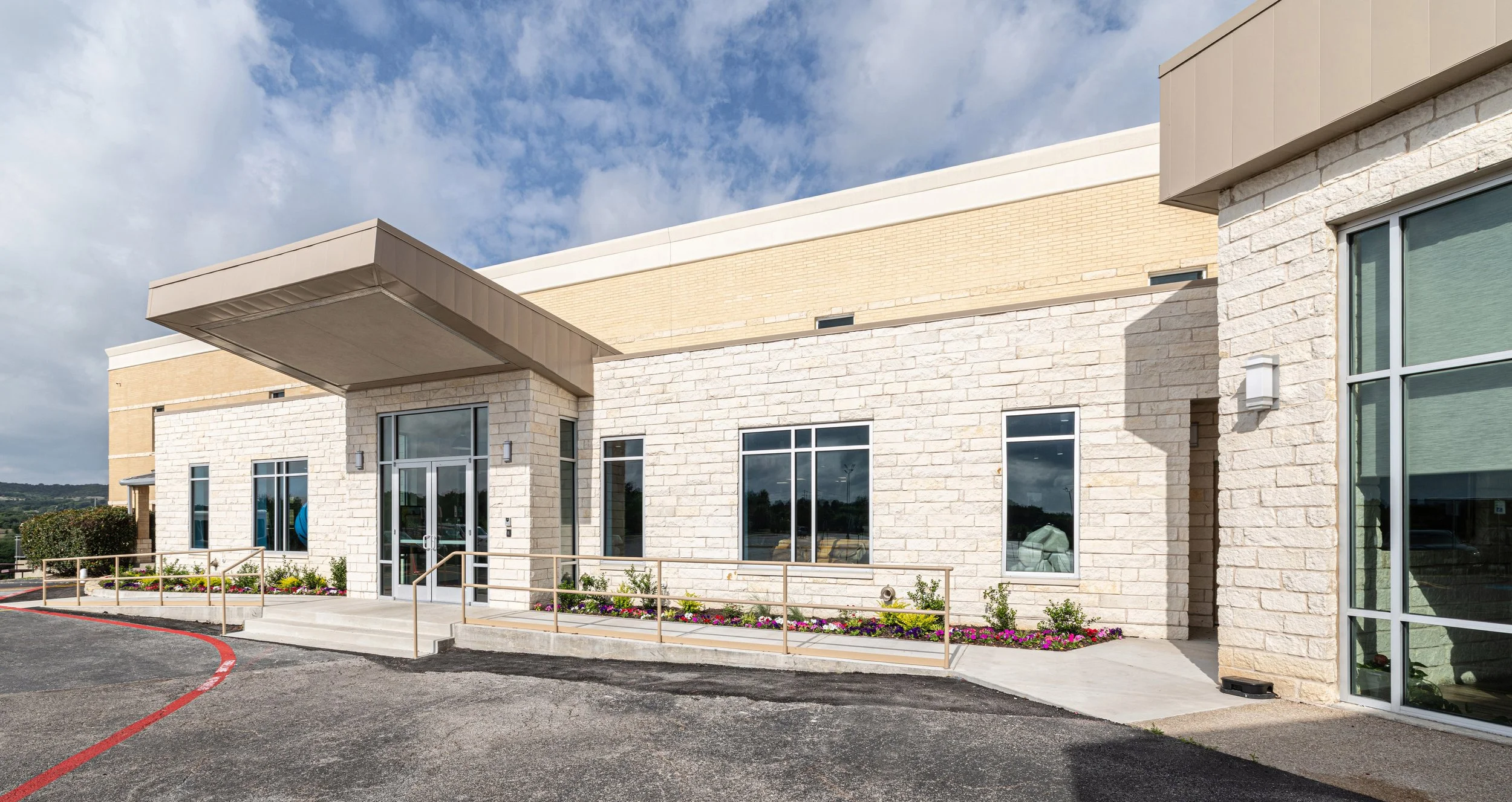 Lakeside Exterior 2.jpg