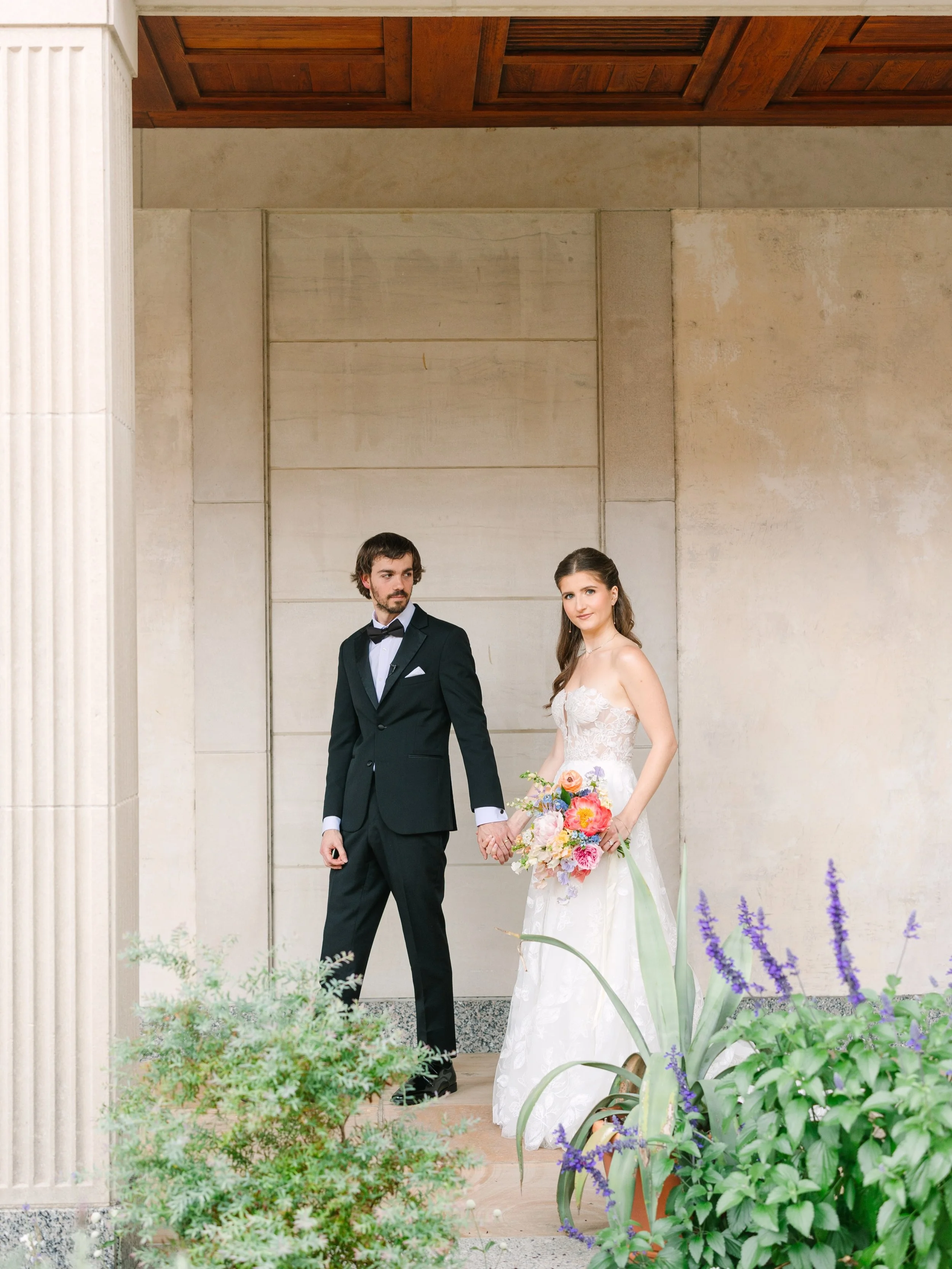 Love these portraits of Nicole and Jonathan🌷They had the most beautiful day at the Cummer and I can&rsquo;t wait to share more! 

Venue: @cummermuseum 
Planning: @ggeventsjax 
Photographer: @sarahdipityphotos 
Videographer: @happiercreators 
Florist