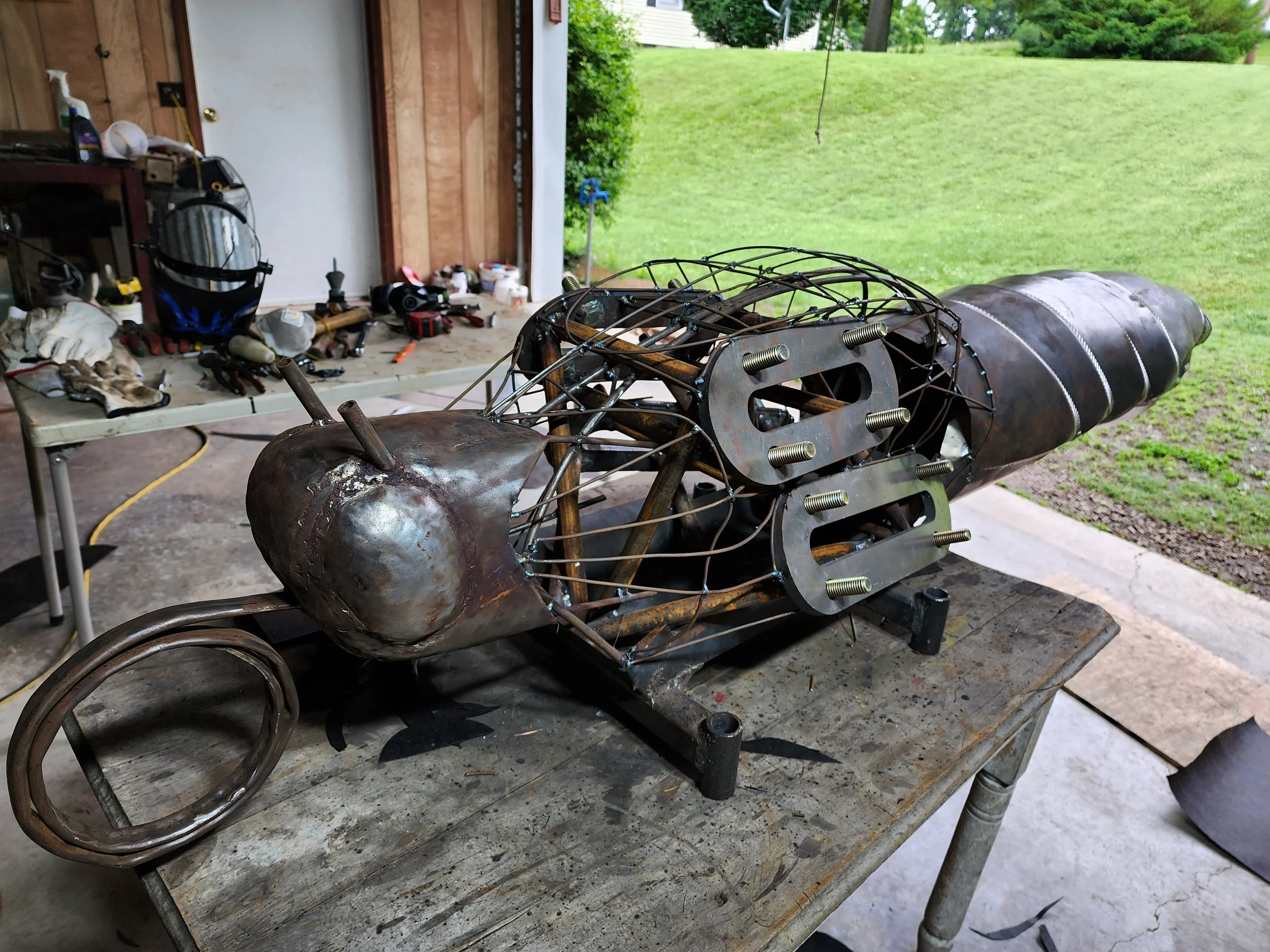 "Wings straight out" model