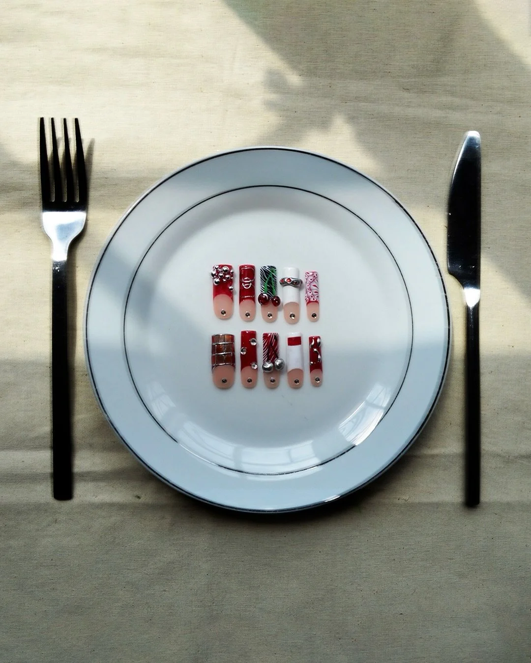 Today&rsquo;s menu: 💅🏽

#nails #pressons #gelnails #chromenails #nailsart #nailartist #nailsdesign #pressonnailset #fetedelamusique #holidaynails #3dnails