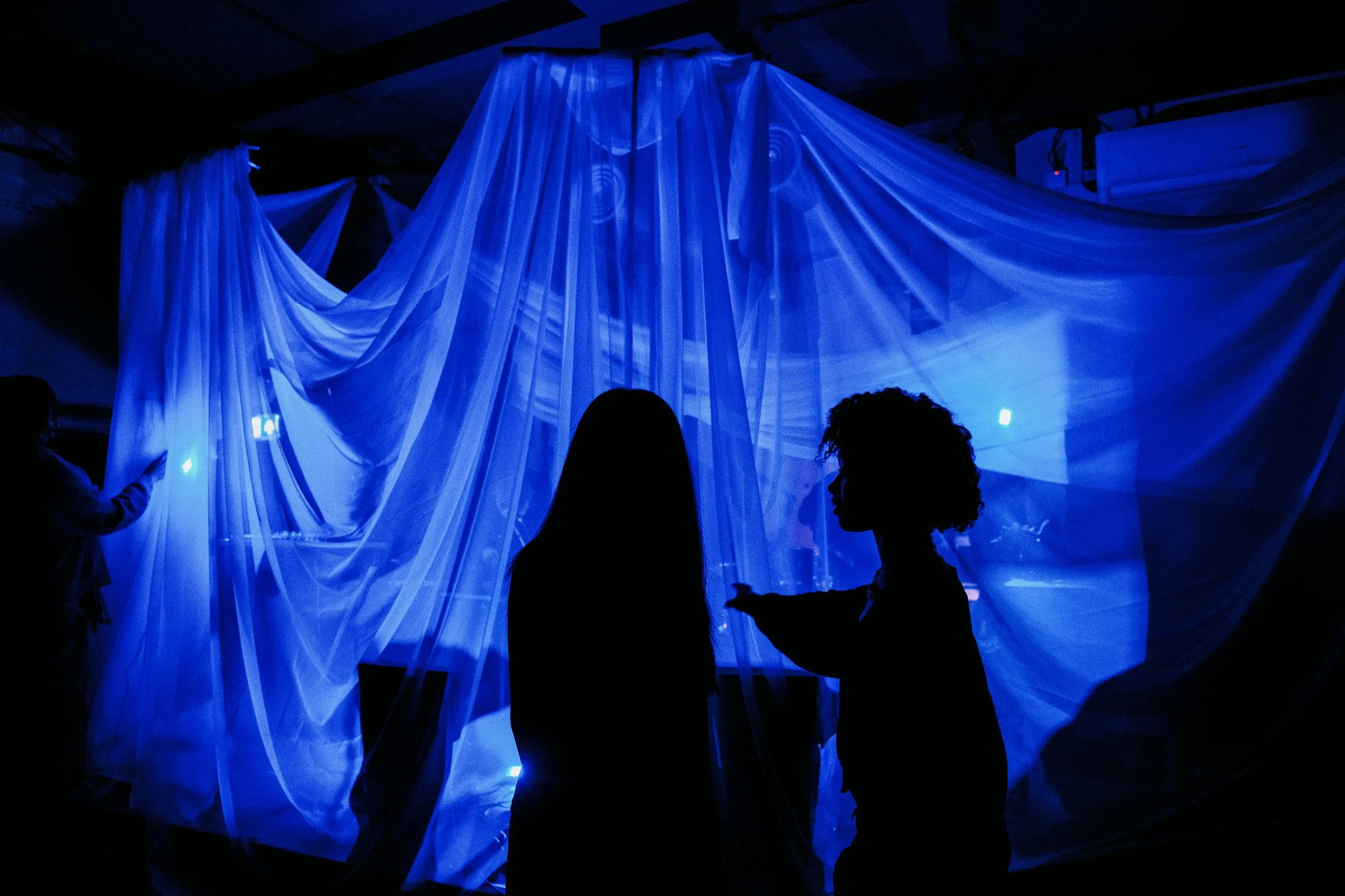 LIVE PERFORMANCE / BLEUE VEIL FOR BRIGHTER DAYS 