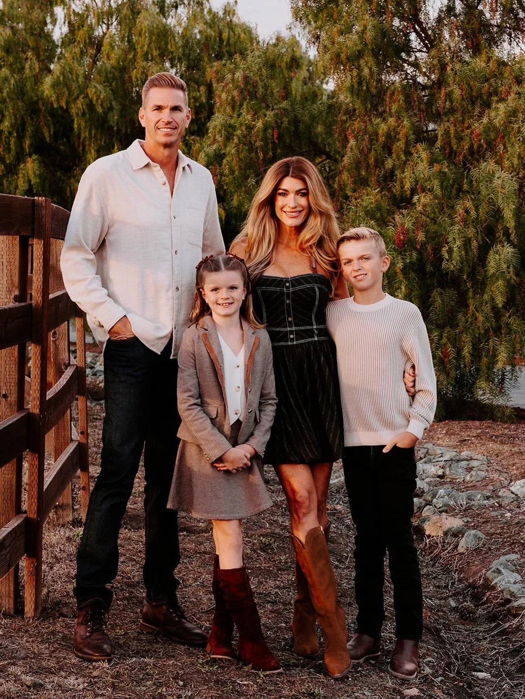 Happiest Holidays to YOU 🤎🎄✨ Love, The Allan&rsquo;s