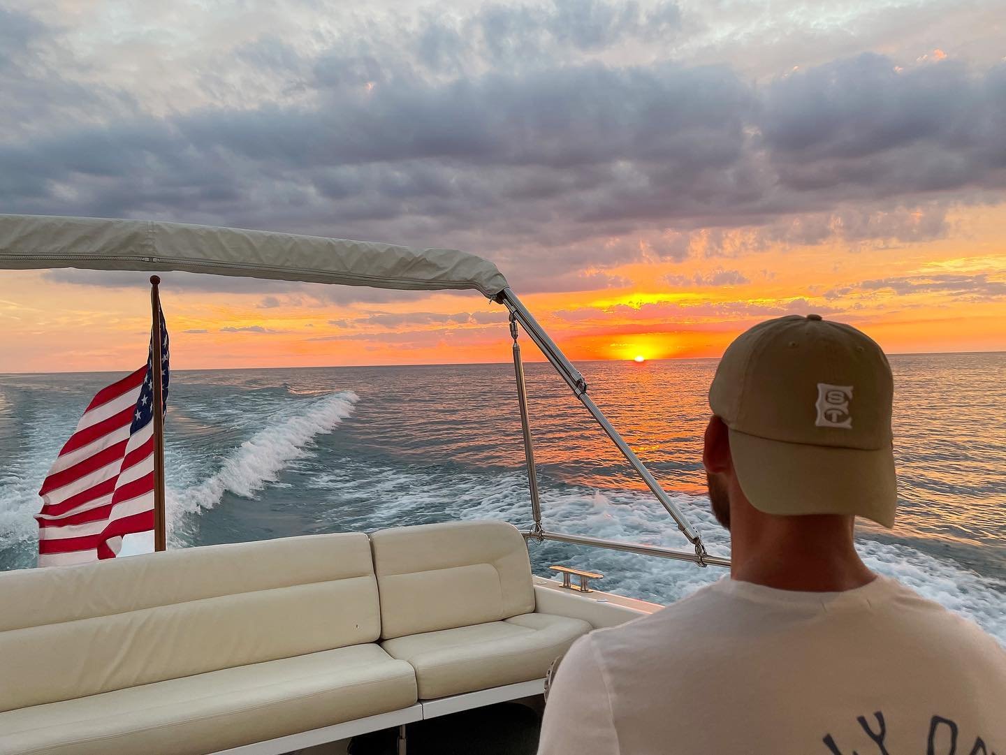 That last summer sunset feeling 🌅🌊

#easternstandardtime #est #newbuffalomichigan #lakemichigan