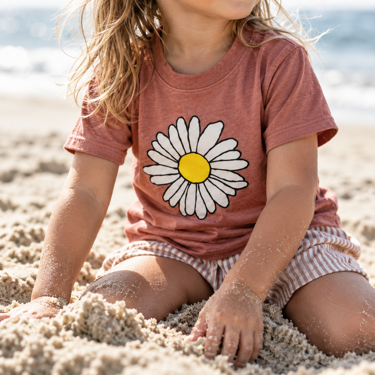 Sunlit Daisy Beach Play.png