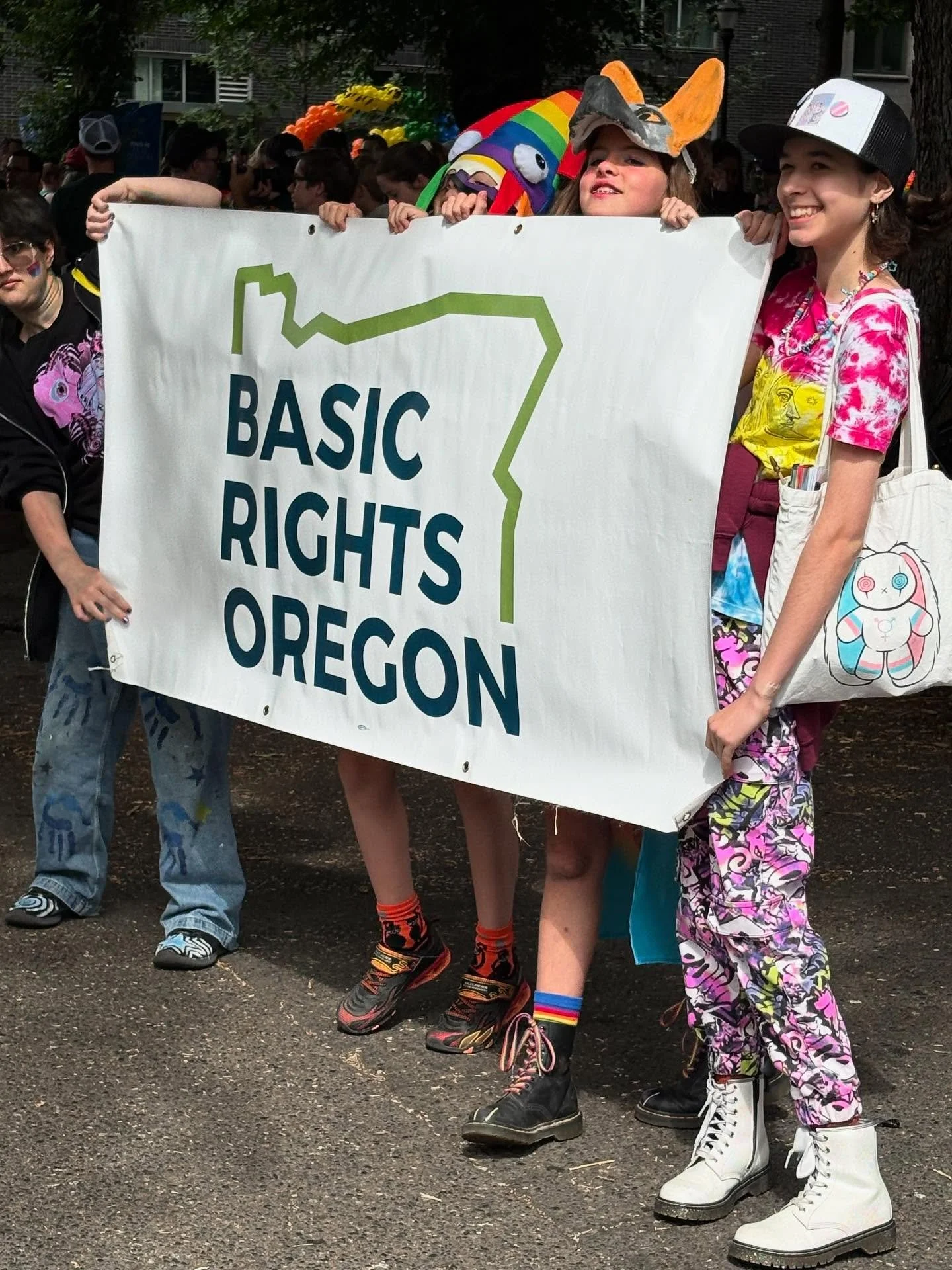 This weekend has been incredible! THANK YOU to all our amazing volunteers who made it possible for us to table at so many great events for Portland Pride, and of course for marching in the parade! 🌈🏳️&zwj;🌈🏳️&zwj;⚧️💜💜💜
