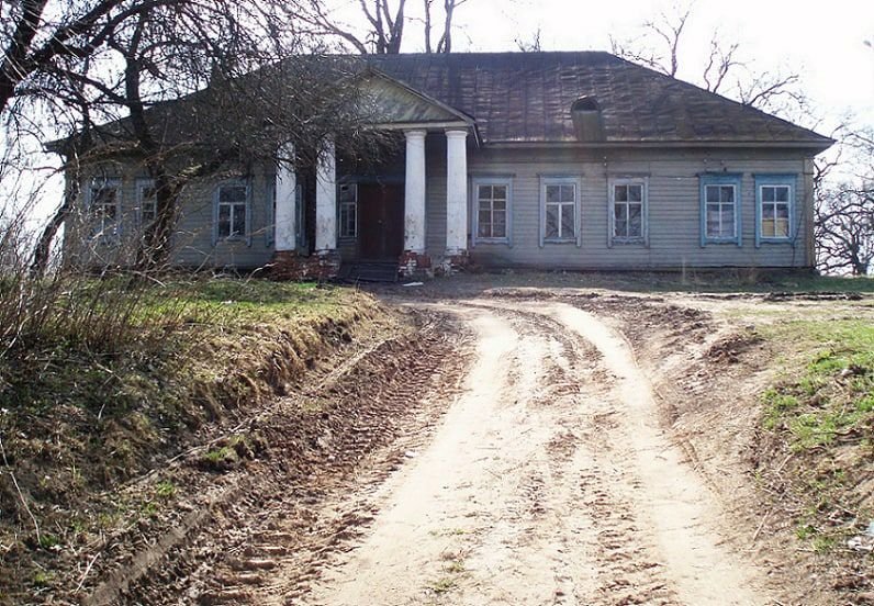  The Orlitsky estate in the village of Dvor-Gomel of the Polotsk Rayon was demolished after it was refused a protected status. There was no will to transport it to the Belarusian State Museum of Folk Architecture and Everyday Life either. 