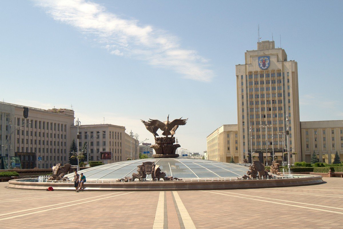   Фантан  « Незалежнасць » . Міхаіл Гаўхфельд, 2006,     Крыніца    