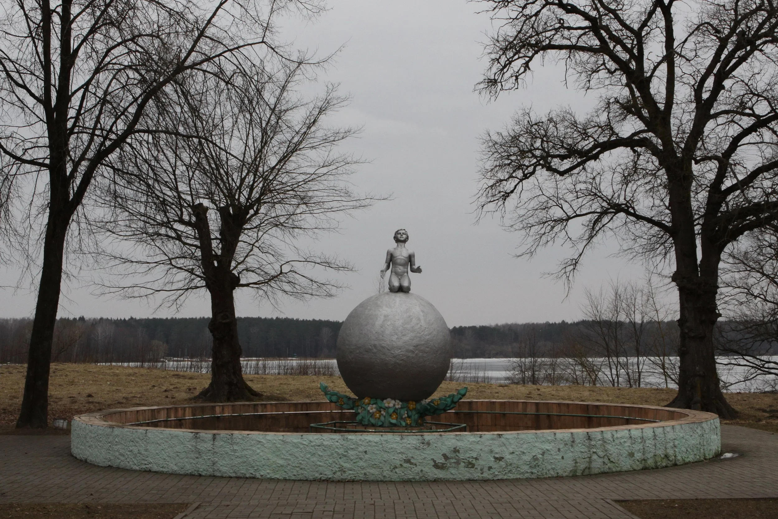   фантан Л.Аганесаў, кан. 1970-х гг. (Асабісты архіў аўтара)  