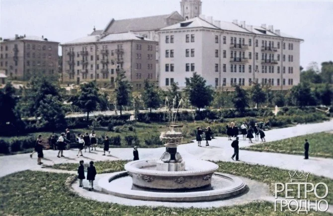   Фантан на Савецкай плошчы, Гародня, старая версія, 1959,     Крыніца    
