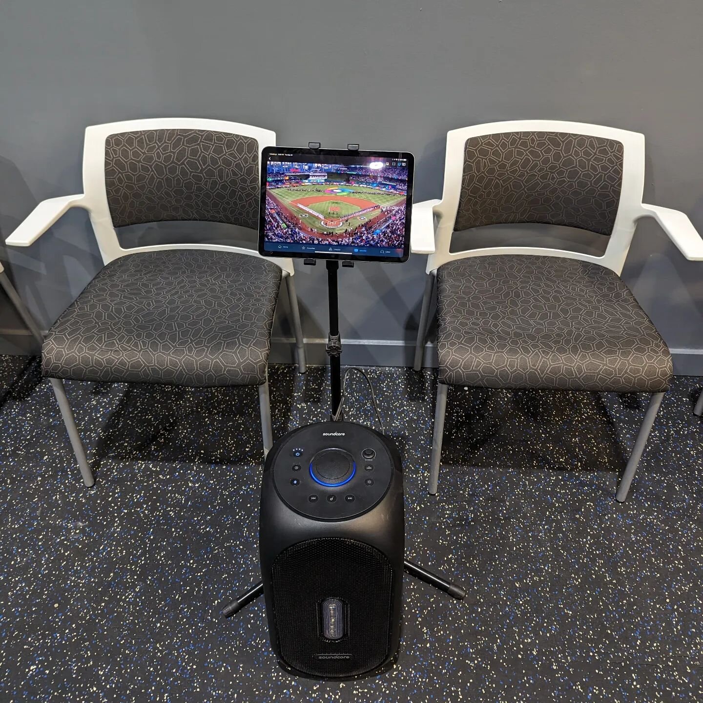 Sometimes you have to do whatever it takes to catch the WBC finals while you're coaching all day long.
.
.
.
#PASSION #PURPOSE #PRIDE 
.
.
#creative #ipad #speaker #coaching #allnighter #whateverittakes #WBC #world #baseball #classic #japan #USA