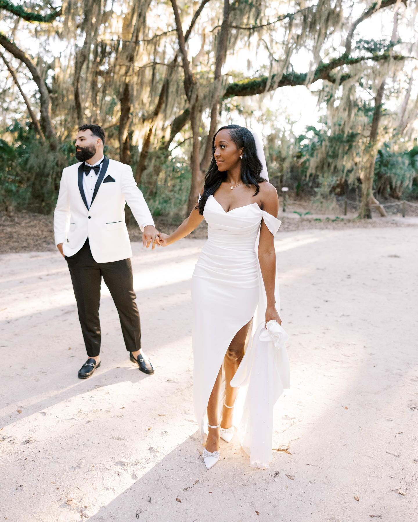 Creating timeless and classic looks. 🤍

Bride: @raye_baee 
Photographer: @chandlerwilliamsphoto 
Makeup: @glammedbytybella