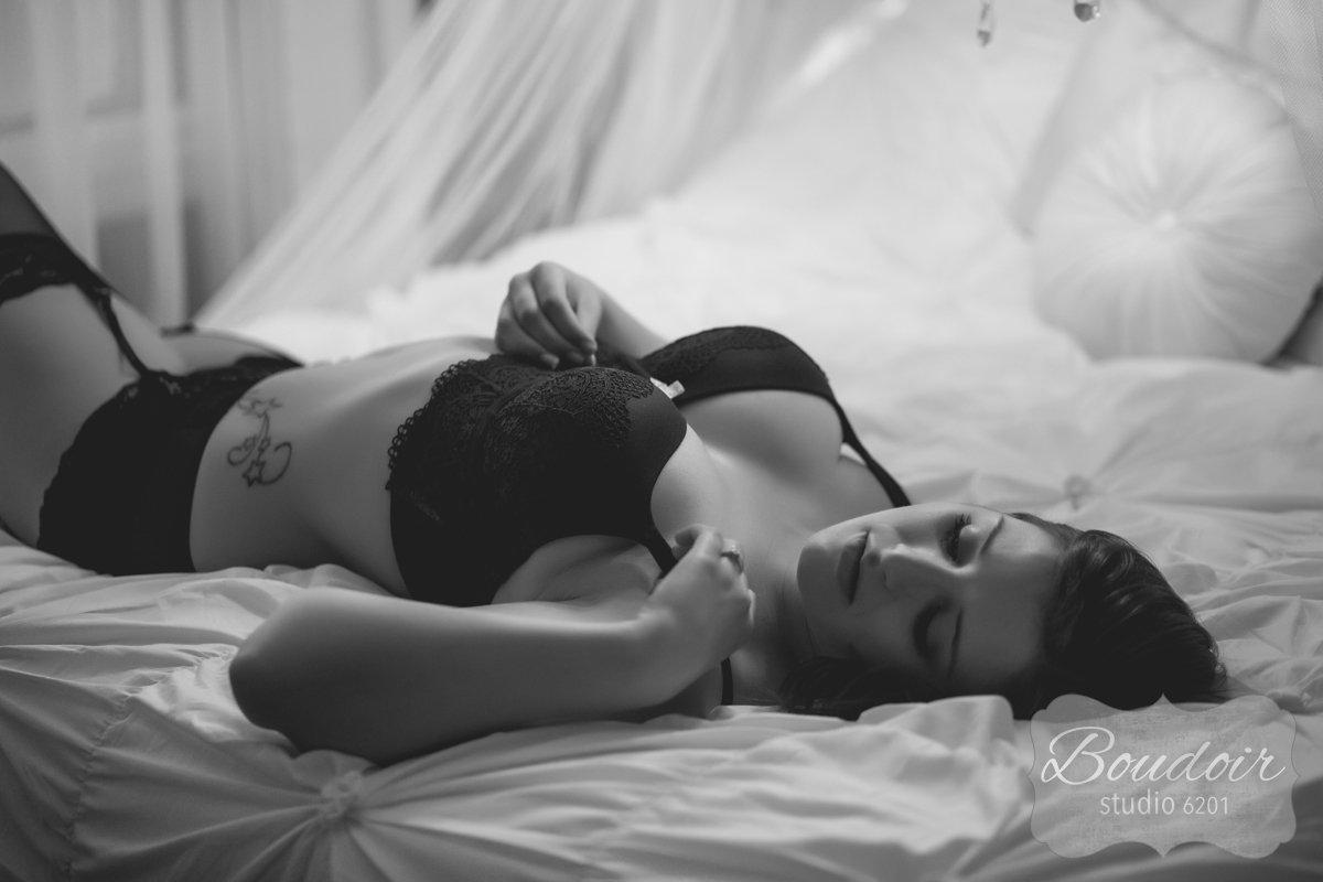 b6b04-boudoir-photography-rochester-k16-002.jpg