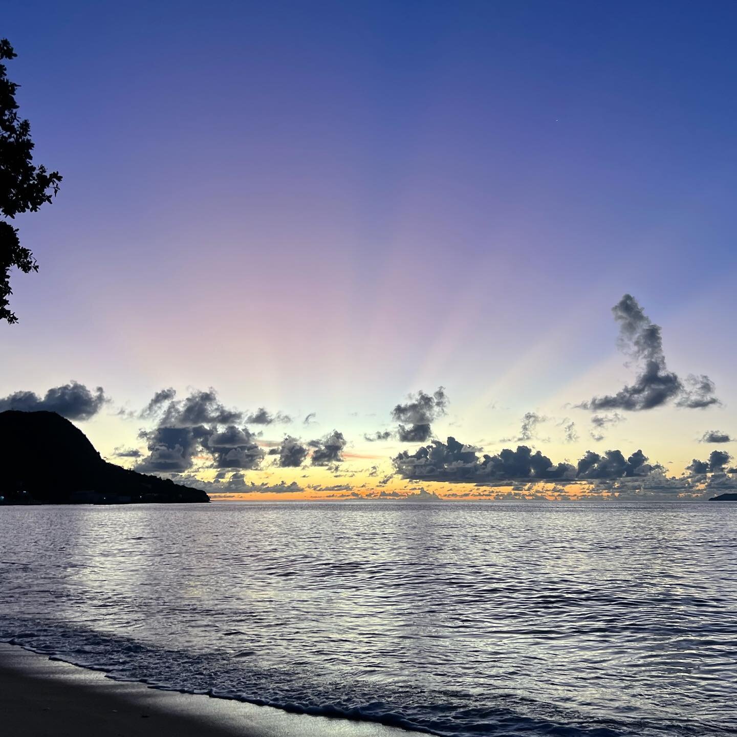 Seychelles Sunset.
The perfect weather is here stay. Come visit Footprints!

#visitseychelles #praslin #whitesandbeach #seychelles #paradisefound #vacationmode #travelideas #seychelles #footprintsseychelles #sunsetseychelles  #sunsetlovers