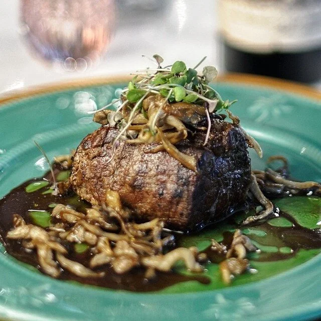 Risoto de funghi secchi com medalh&atilde;o de mignon,  ideal para este s&aacute;bado! 🤩

Estamos abertos a partir das 18h30, venha jantar com a gente! ❤

#mundofilipa #filipabistro #filipabauru #gastronomia #mignon #medalhaodemignon #risotofunghi #