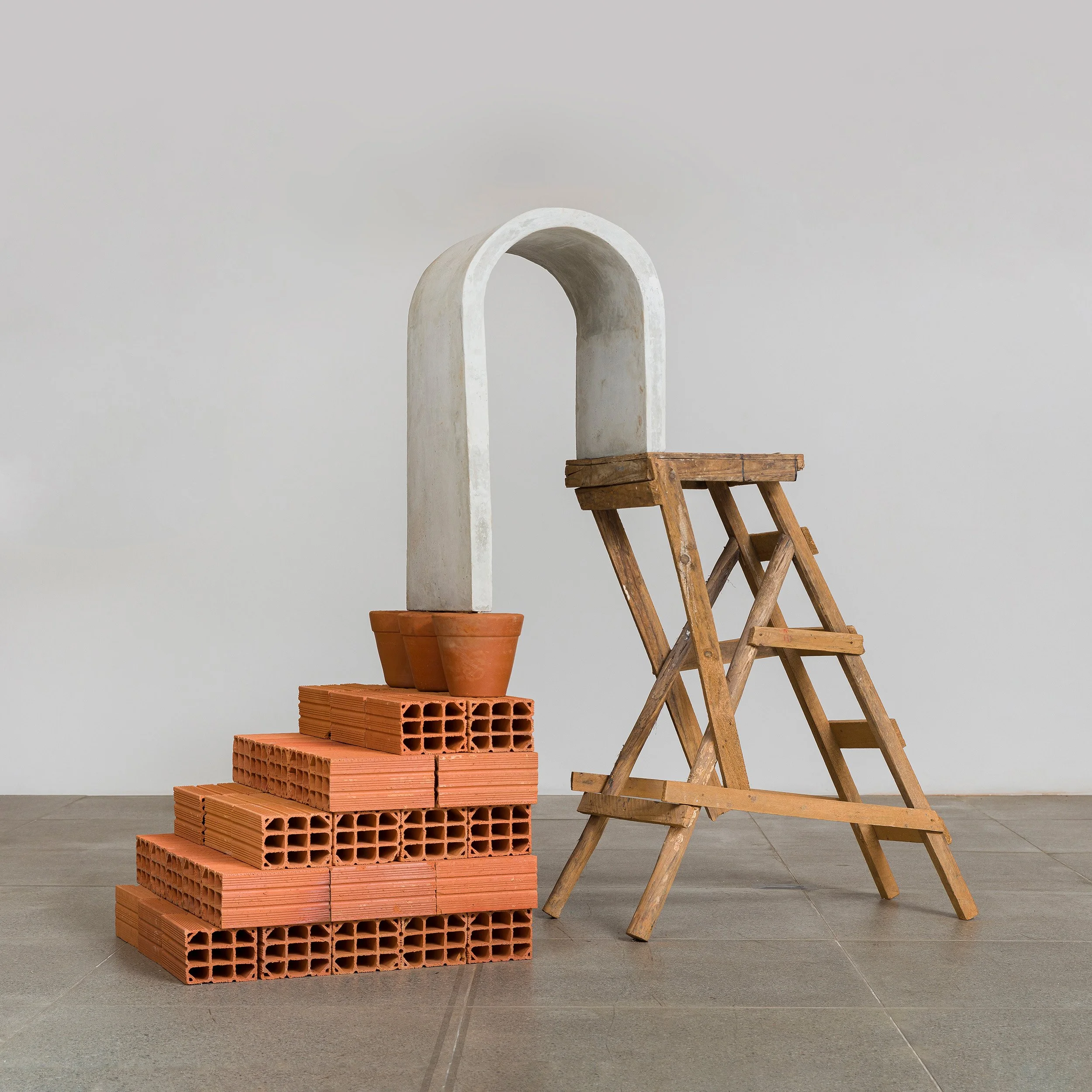  bruno cançado, estrutura-pilha, 2022. foto: ana pigosso 