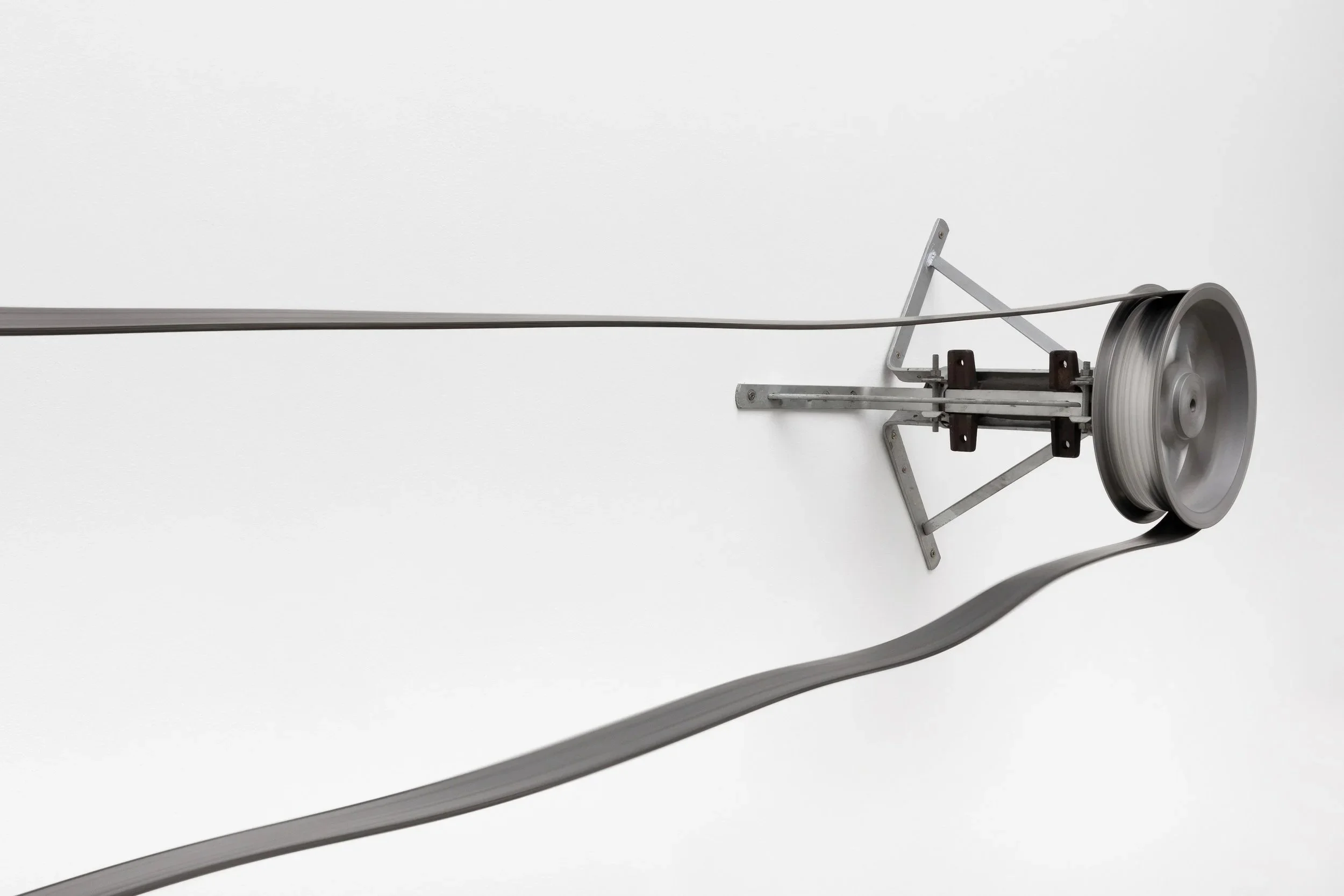  gabriela mureb, máquina #3: correia (grande), 2017. foto: estúdio em obra 