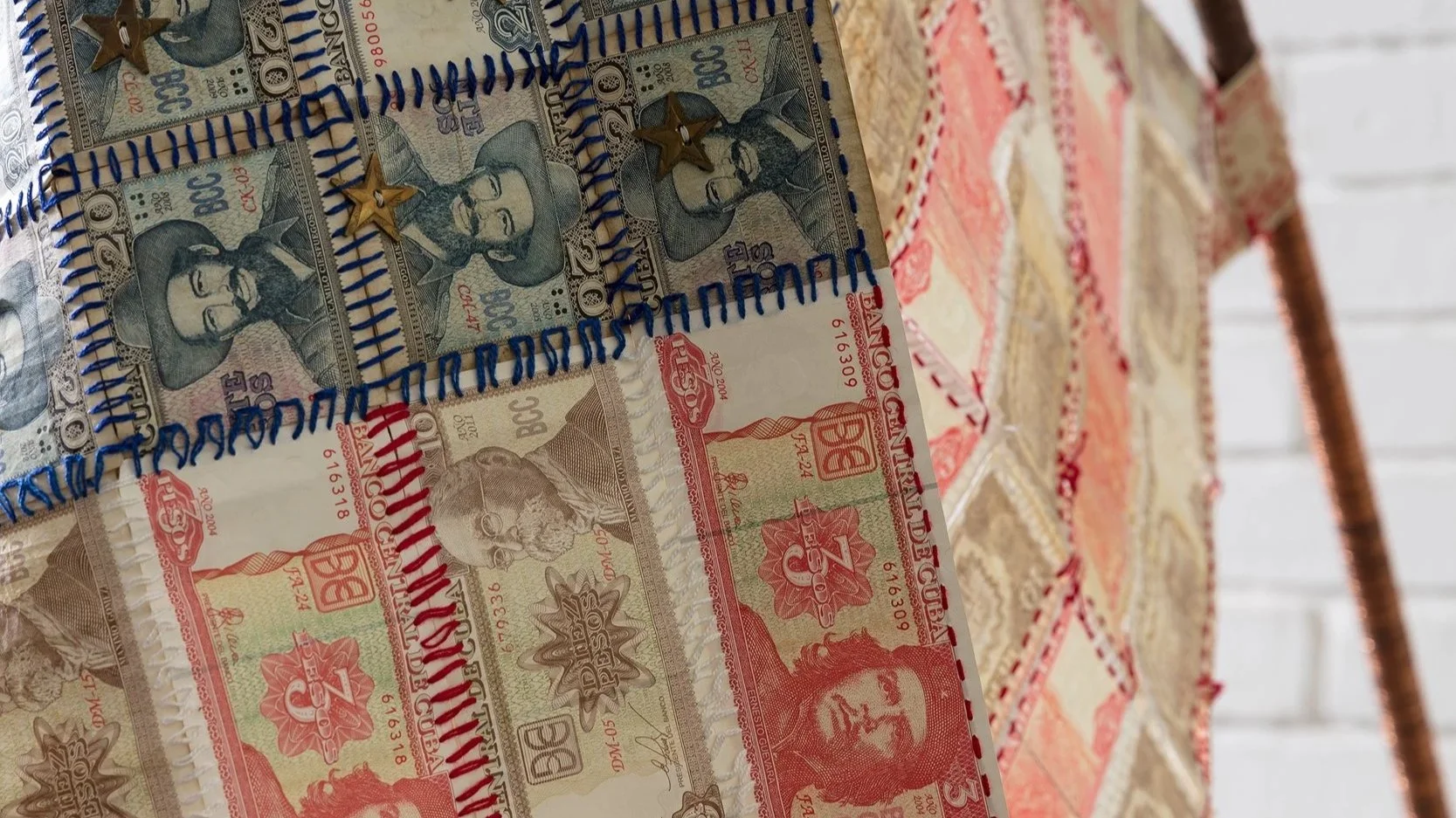  lourival cuquinha,  old revolution glory financial art project III , 2014, ph: ana pigosso 
