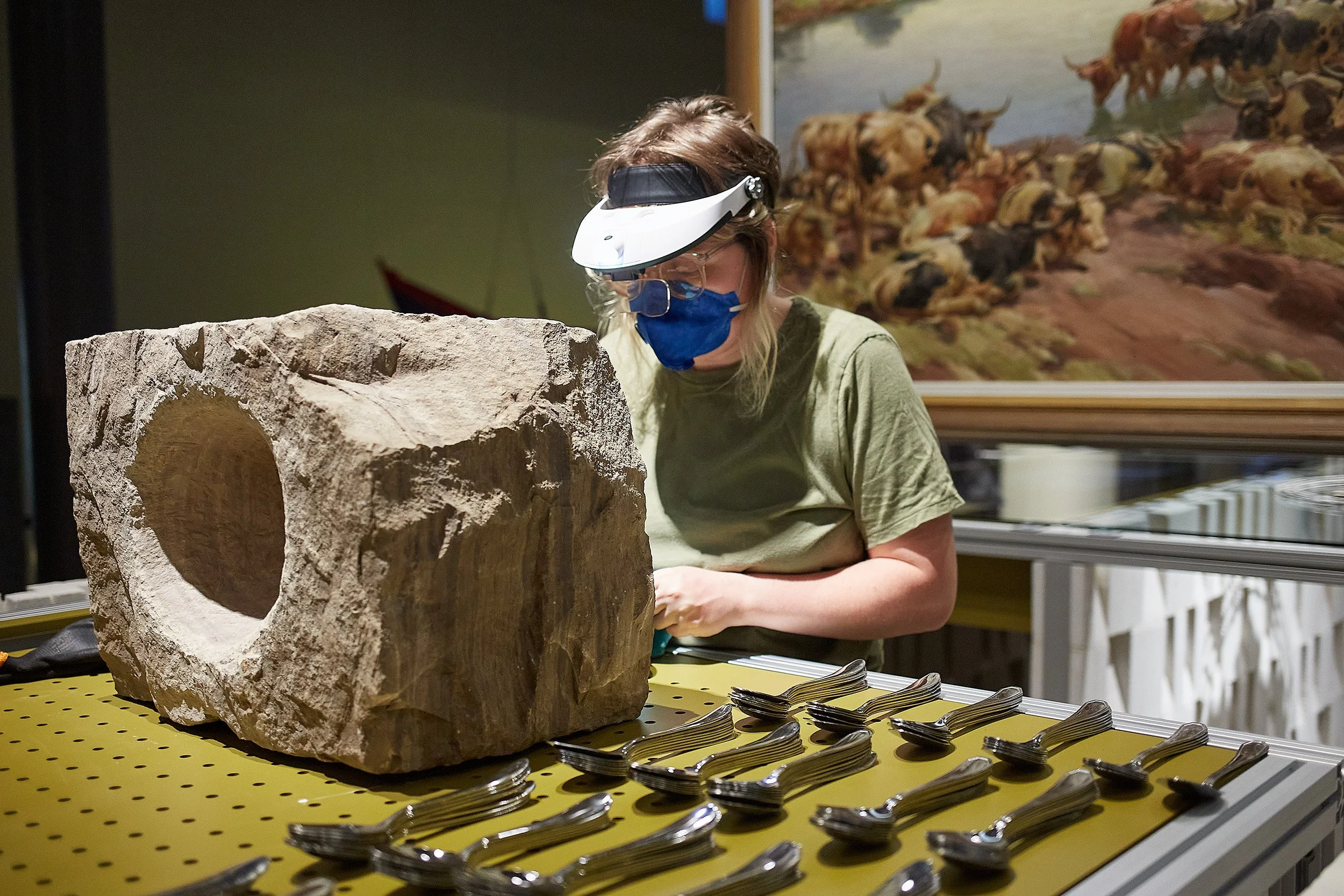 como fazer um buraco com uma pedra, 2023 / museu paranaense / foto: mai fujimoto