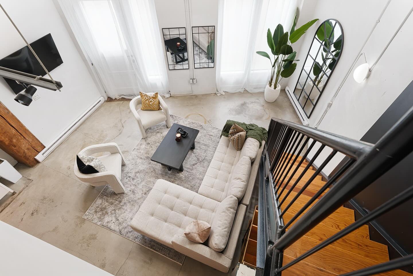 Gastown loft kinda day 📸
#yvrrealestate #vancouverrealtor #realestatephotography