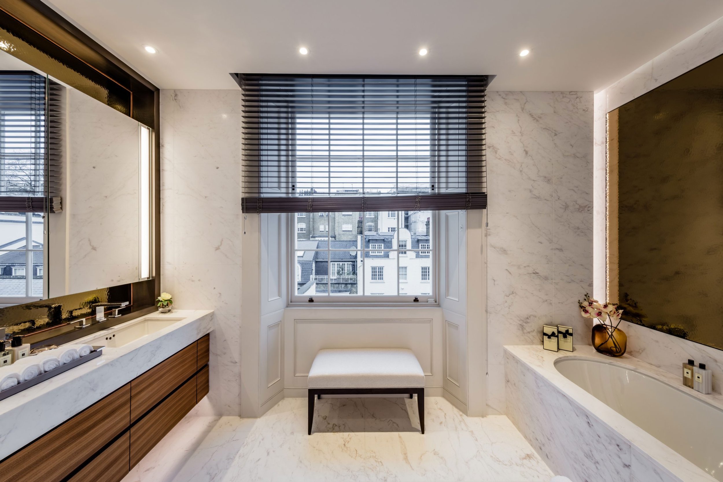 Luxury Bathroom Designed by london building company Ant Yapi at 13 eaton place