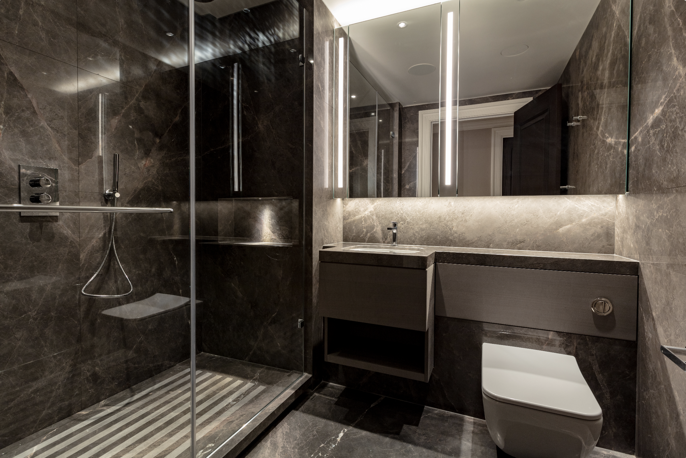 Luxury marble bathroom by top 100 contractors Ant Yapi UK for harcourt House Development Project