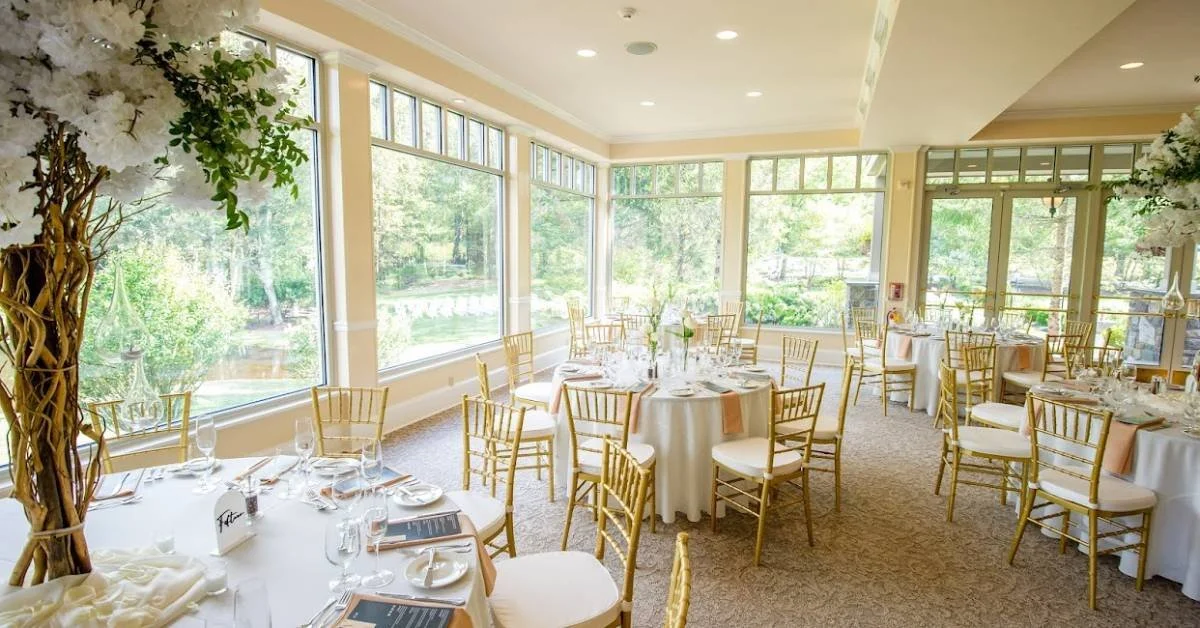 Budget-Friendly vs. Luxury: Comparing Wedding Packages