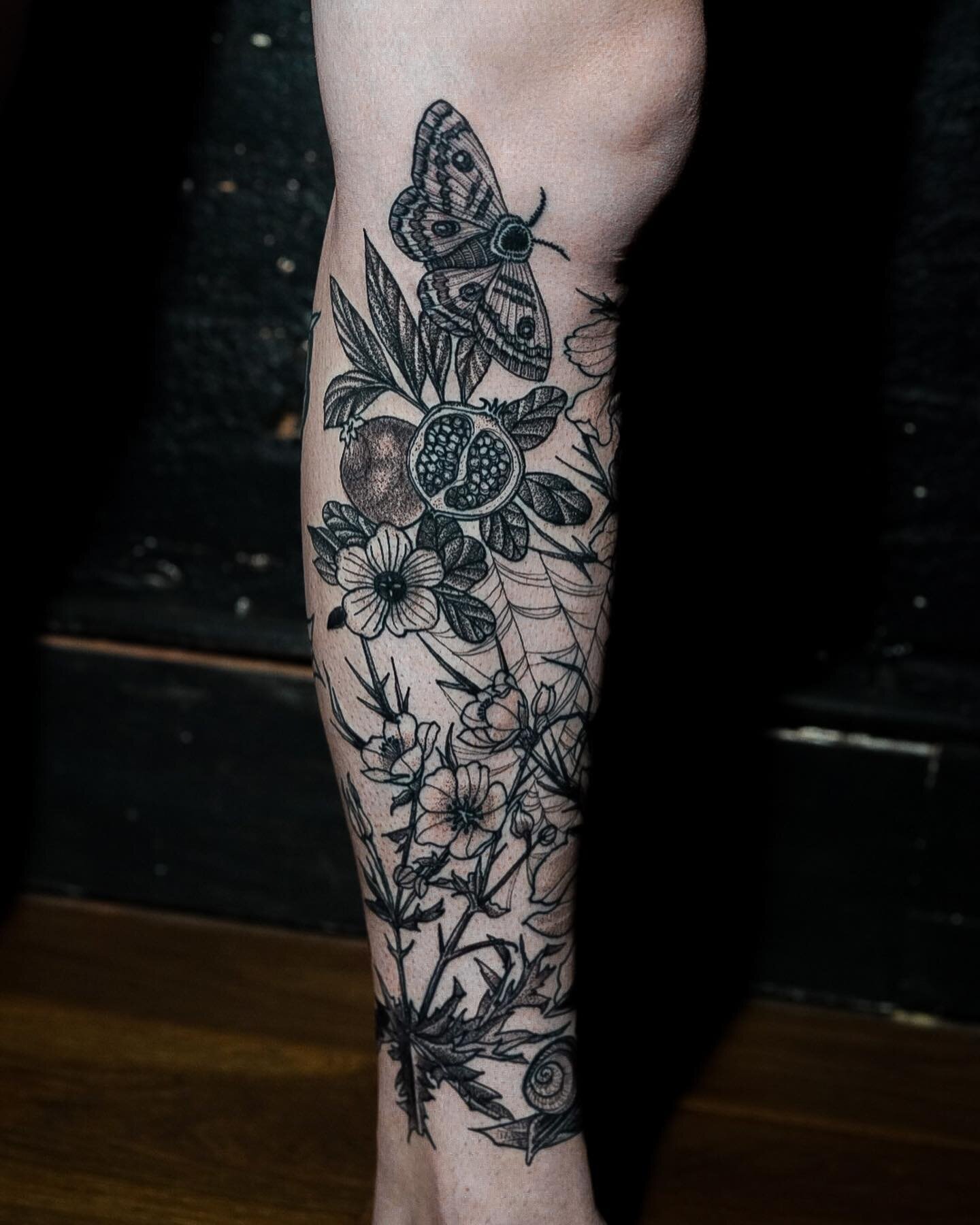 Aster wanted a half leg sleeve to contrast with their other leg, so we made it intricate, lush and  dark. Thank you for your trust, Aster!
(Swipe for video!)
&bull;
&bull;
#tt #tattoo #hiralupe #latattoo #nytattoo #blackworkers #botanicaltattoo #dark