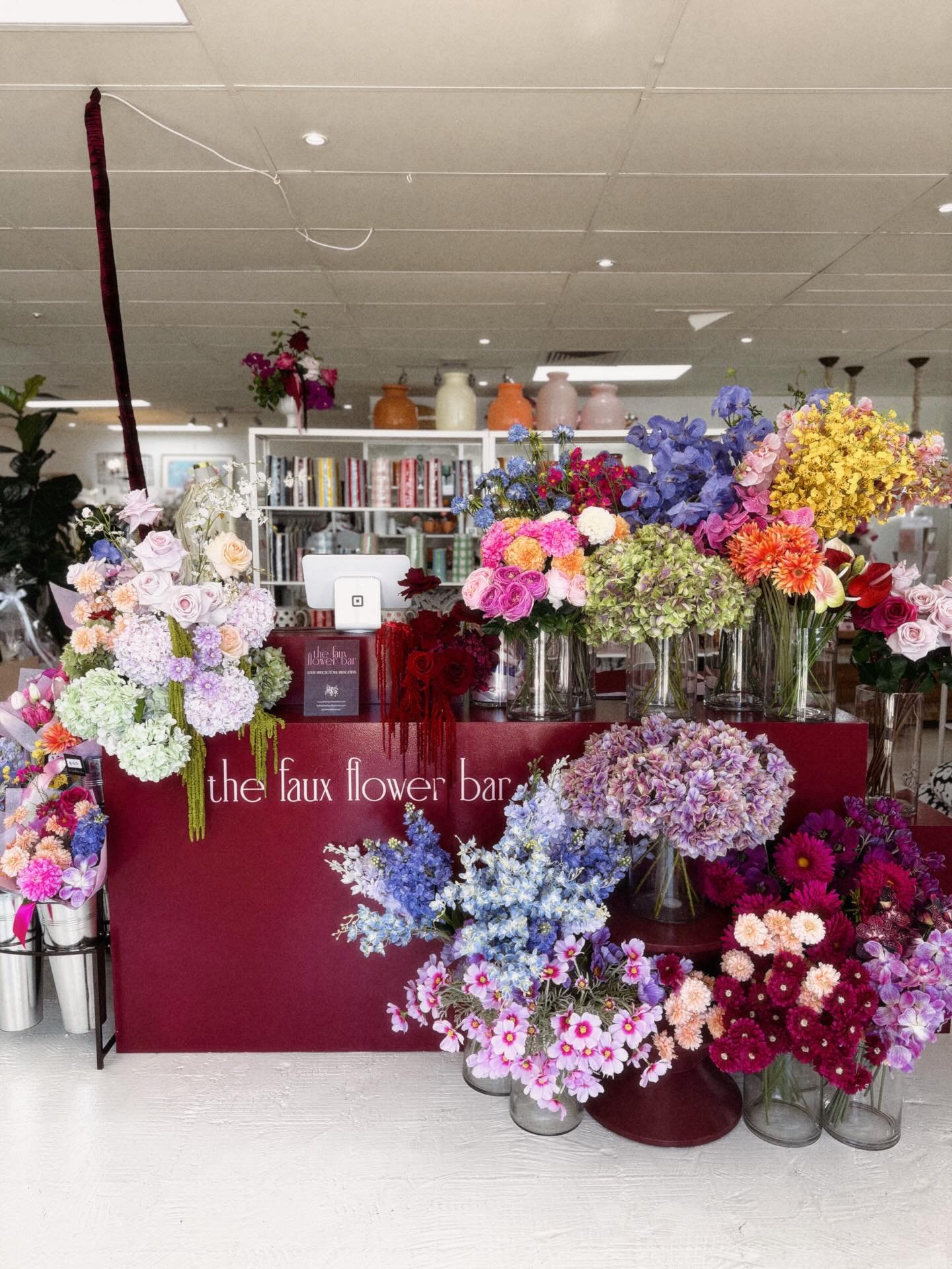 Introducing @thefauxflowerbar x @nixonandmaude 🌸🪩🌹

We have been busy working behind the scenes to bring you a real life faux flower bar!

✨ Located within Nixon + Maude where you can - 

🌹 Shop a small range of pre made bouquets. 
🌸 Pick and ch