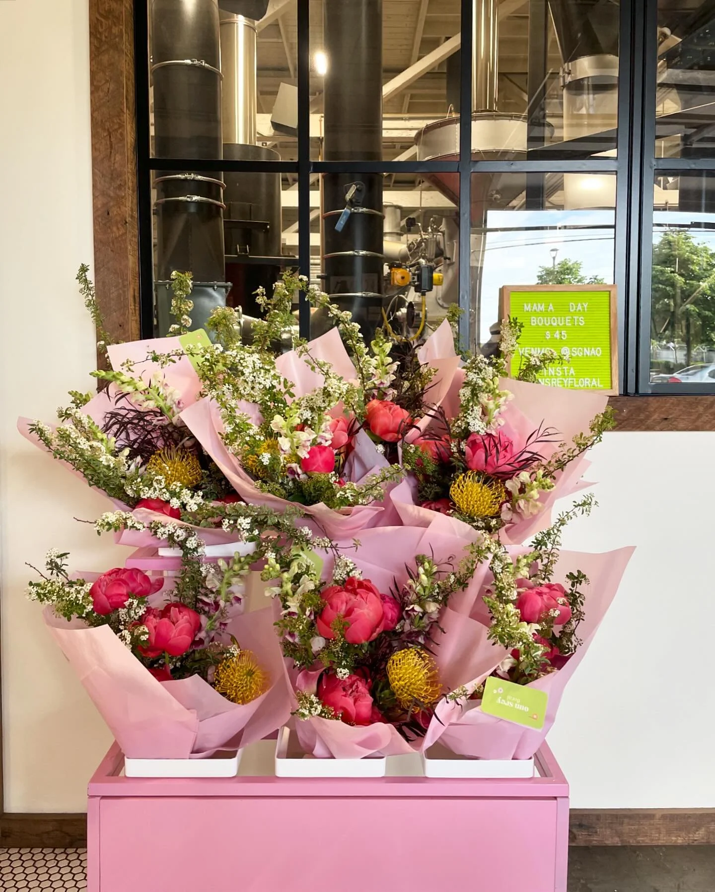 mama day flowers are ready for ya this weekend! stop by @coavacoffee roastery for a drink and a bouquet, today(5/10) and tomorrow (5/11) from 8 AM - 3 PM or until sold out 🌸💕💫🌈. 

1015 SE MAIN ST.