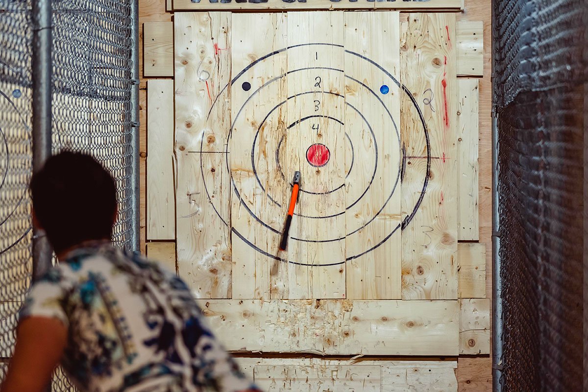 Throwing axe