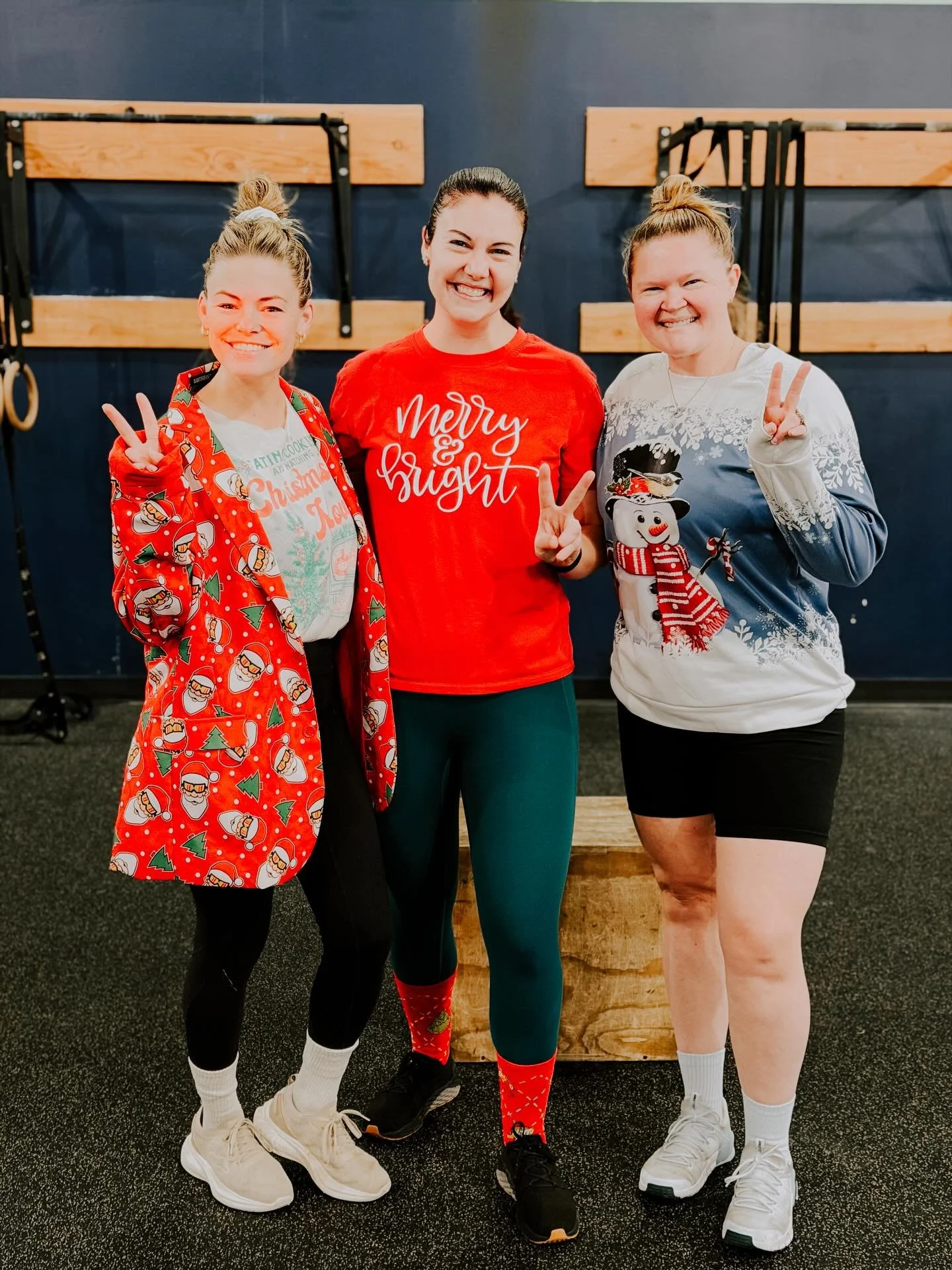 Priming our metabolisms for the cookies, pies, and wine with Flawless 12 Days of Christmas workout! ✌️💚❤️